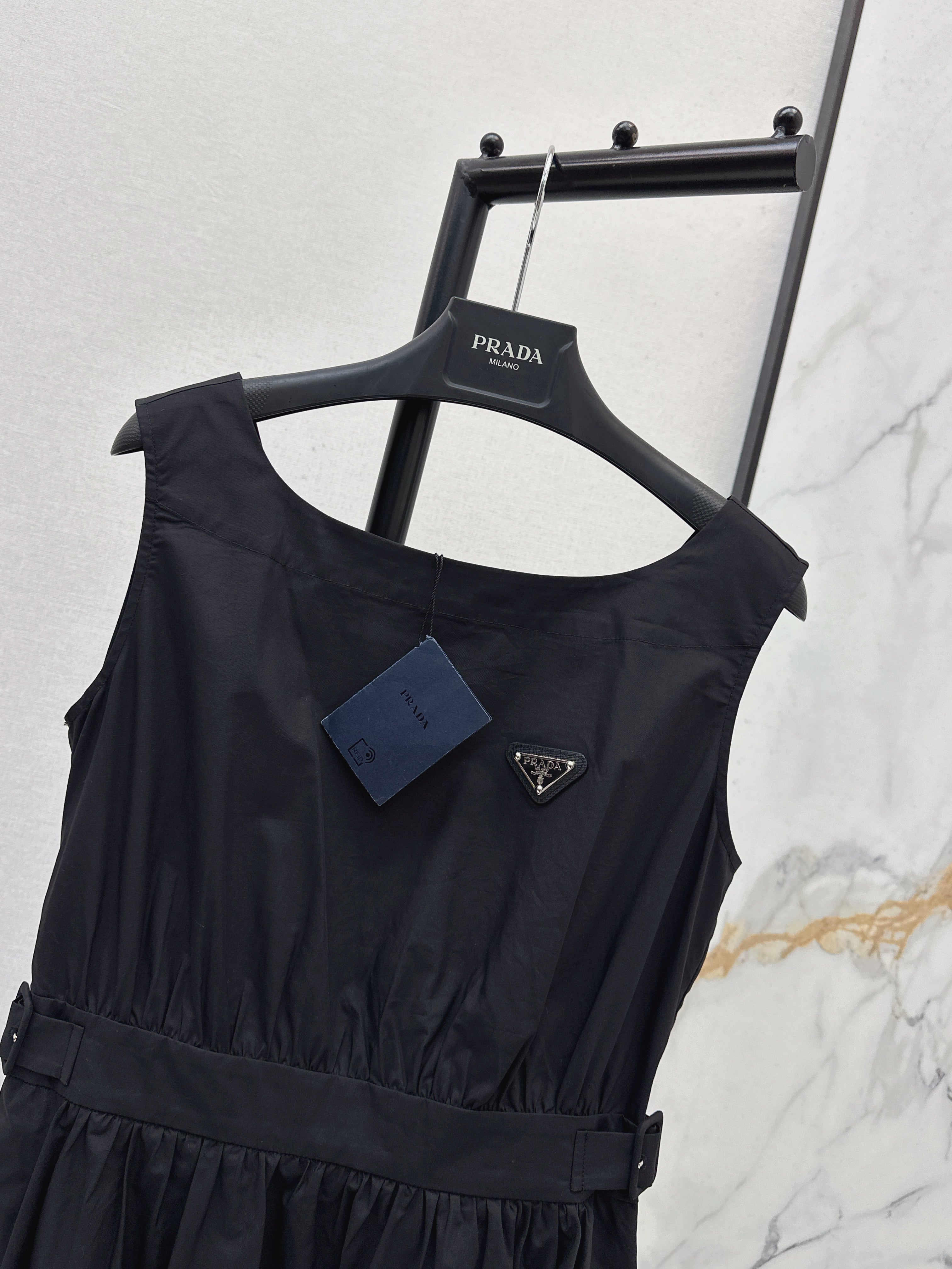 26SS New Spring/Summer Collection: Long Sleeveless Dress
