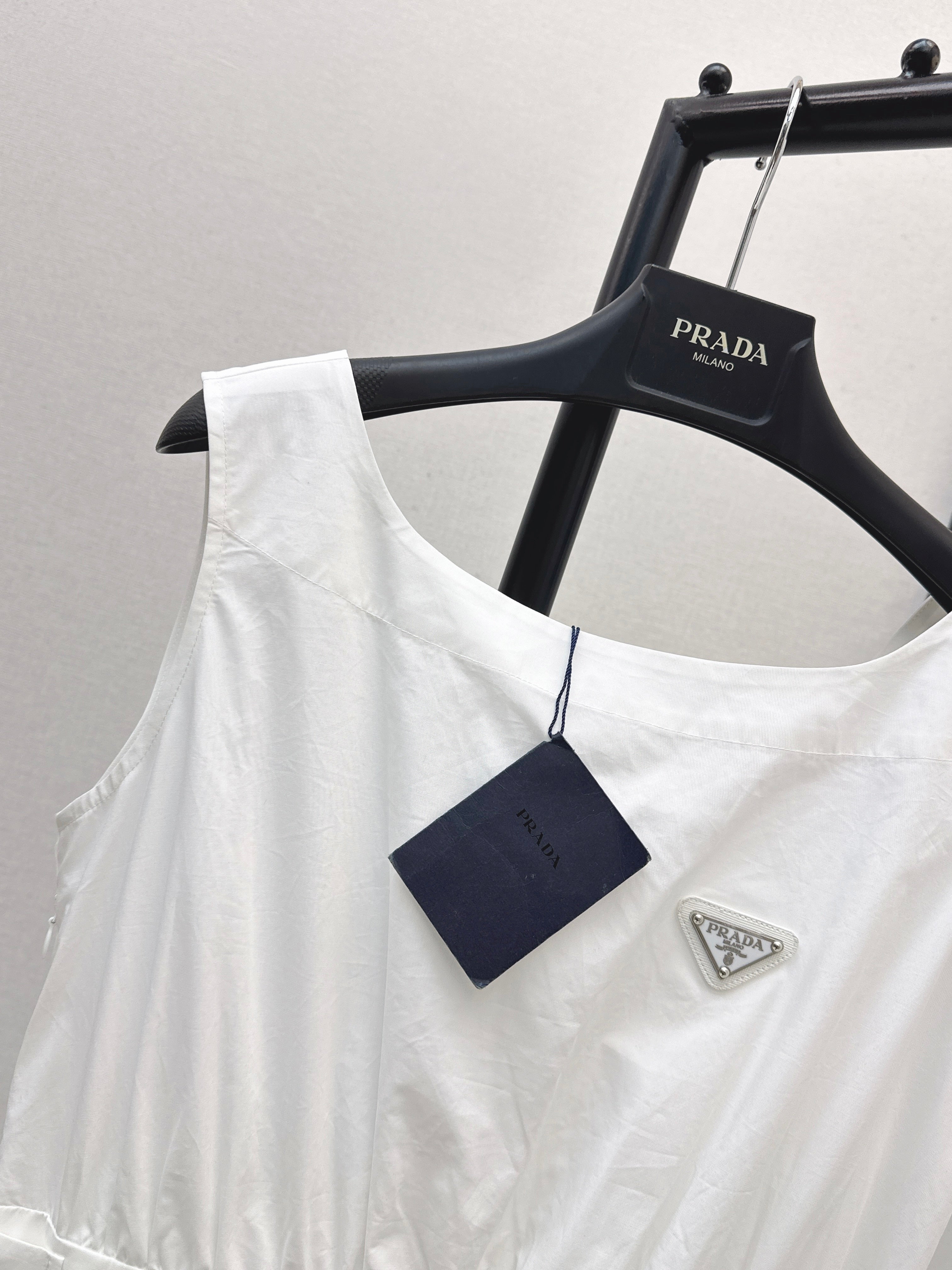 26SS New Spring/Summer Collection: Long Sleeveless Dress