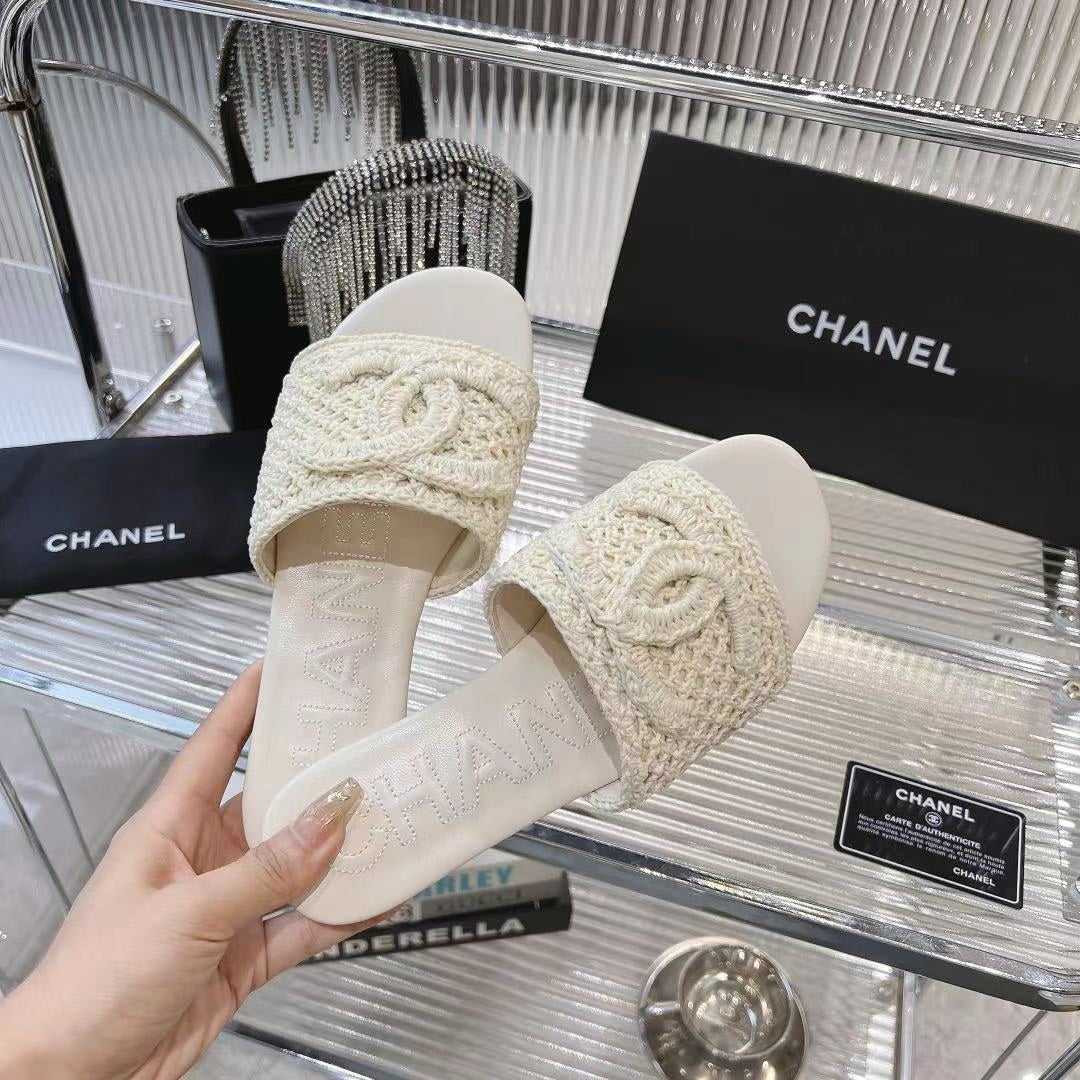 26s Stylish Summer Slides