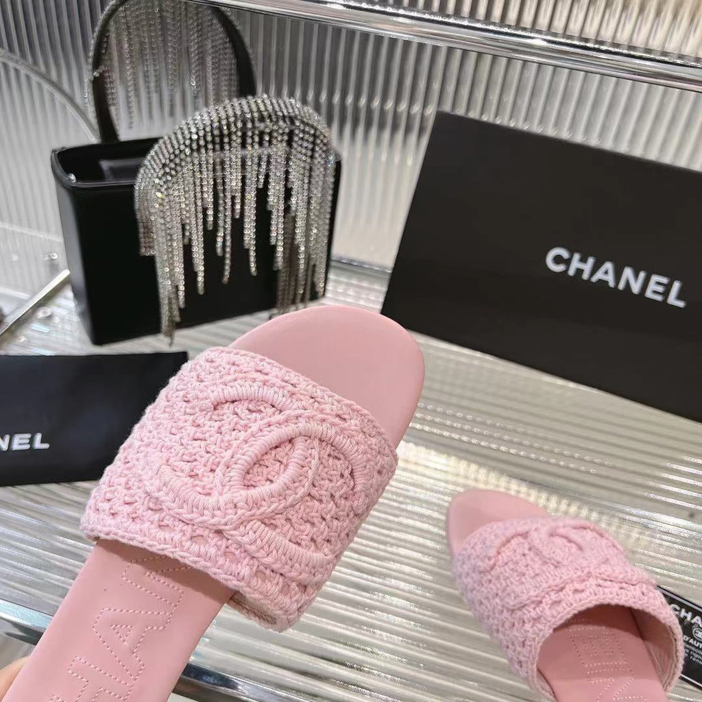 26s Stylish Summer Slides