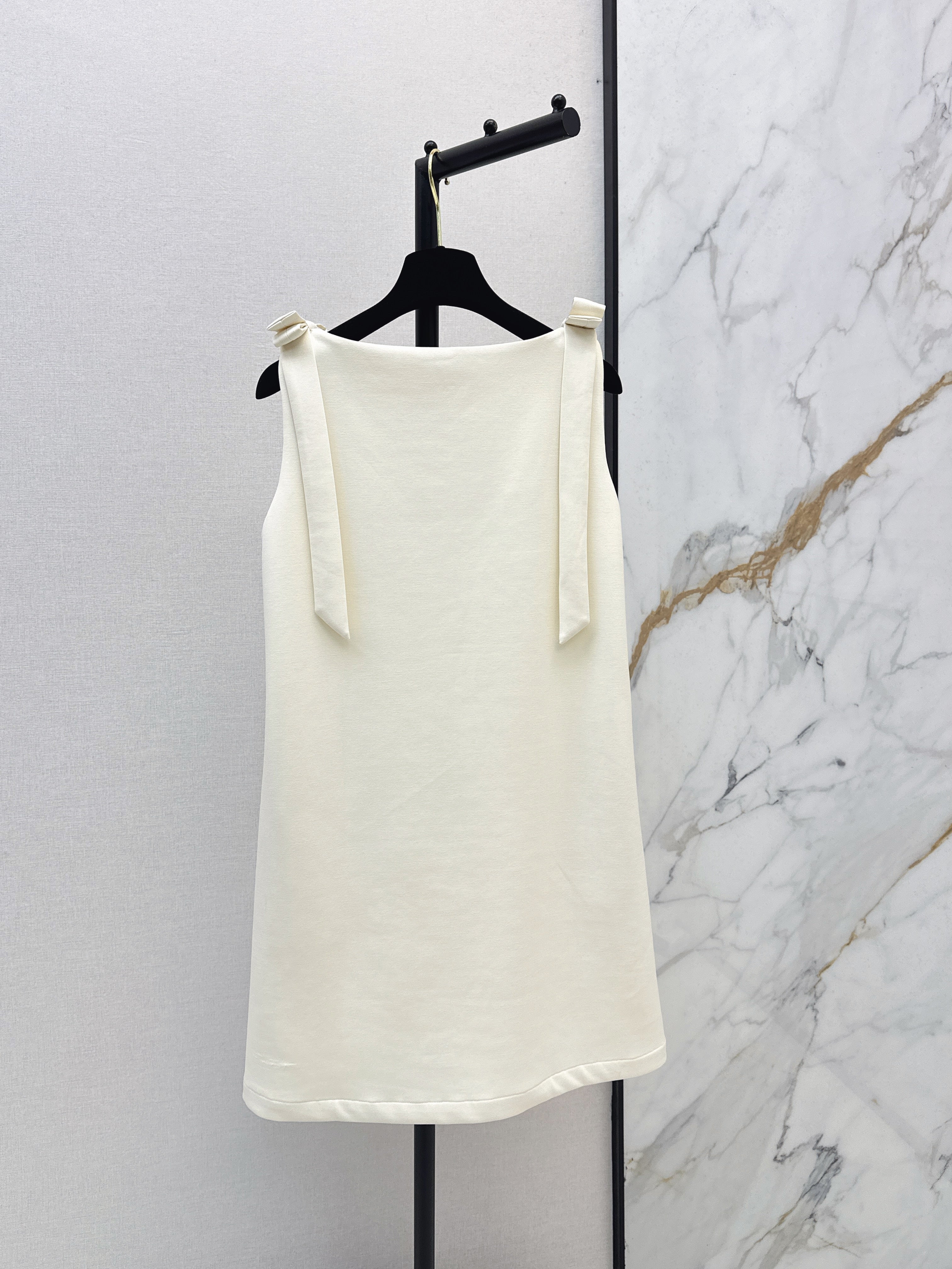 26SS Latest Spring/Summer Style: Sleeveless Dress with Bow-Adorned Shoulder Straps