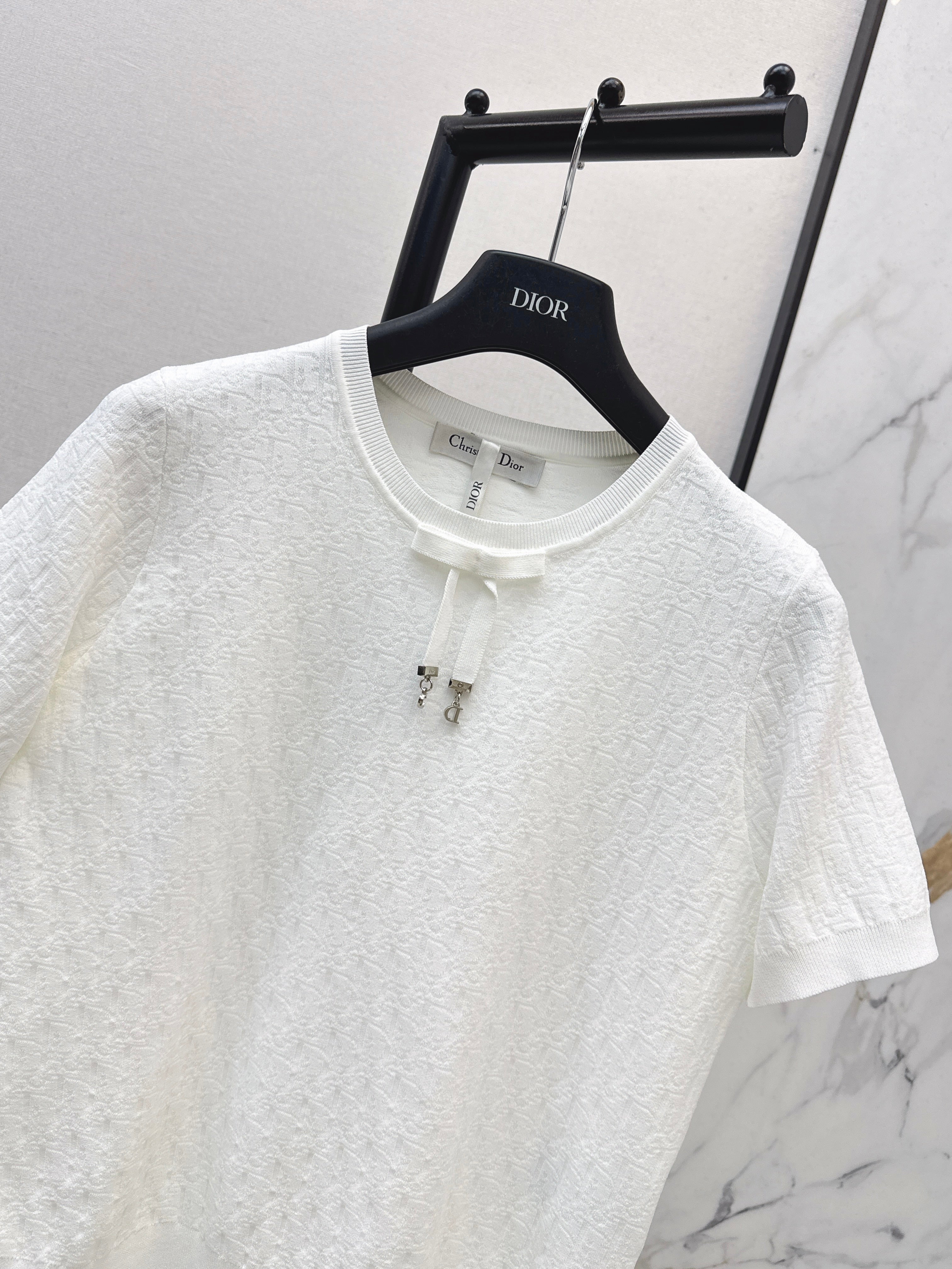 26SS Short-Sleeve Knit Top with Bowknot and Subtle Logo Pattern