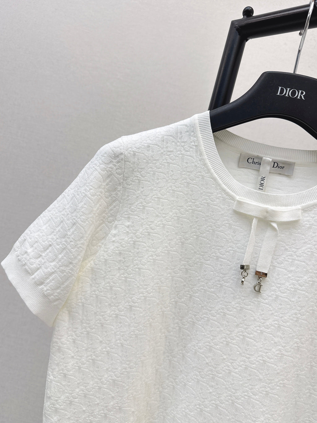 26SS Short-Sleeve Knit Top with Bowknot and Subtle Logo Pattern