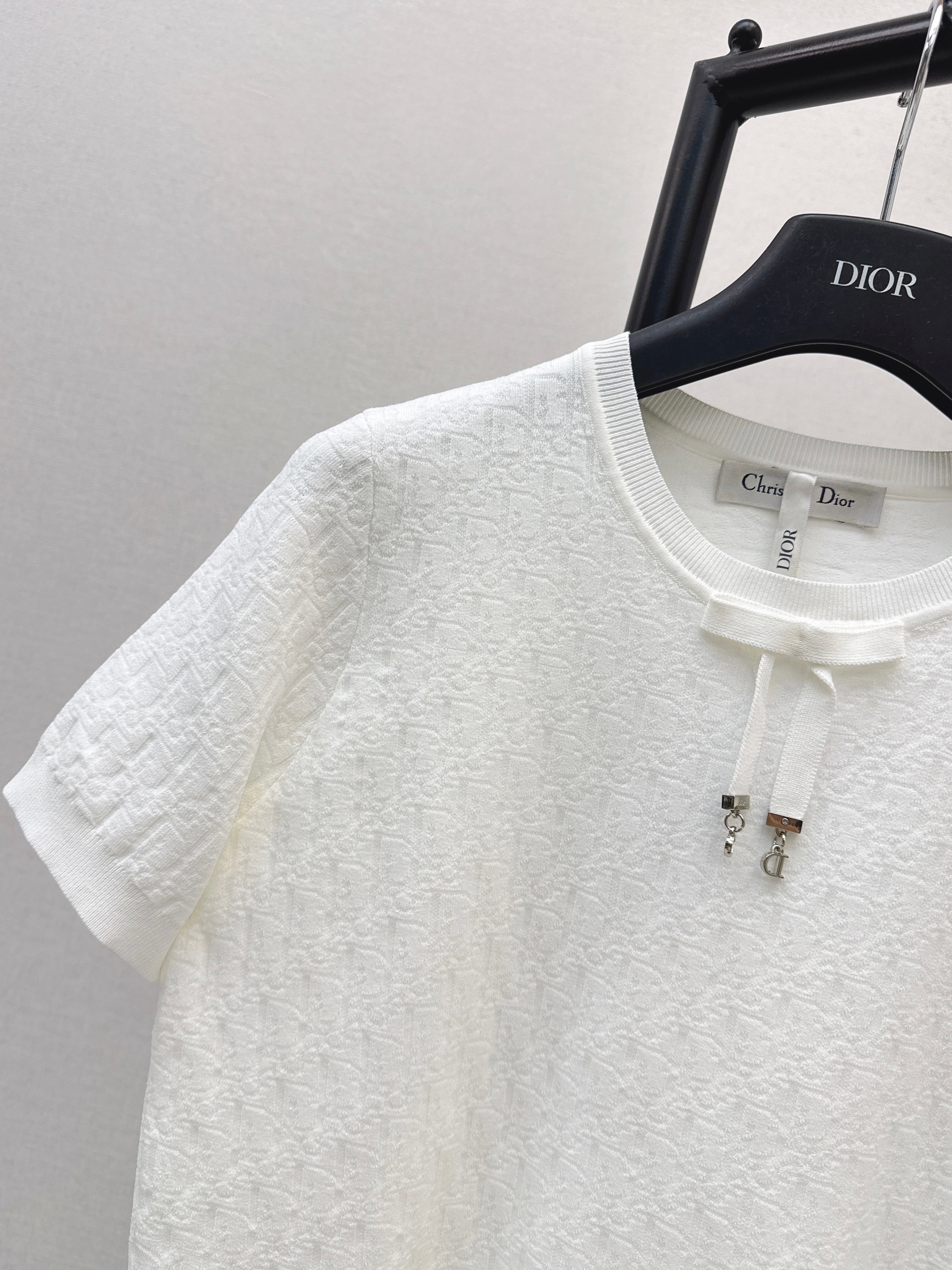 26SS Short-Sleeve Knit Top with Bowknot and Subtle Logo Pattern