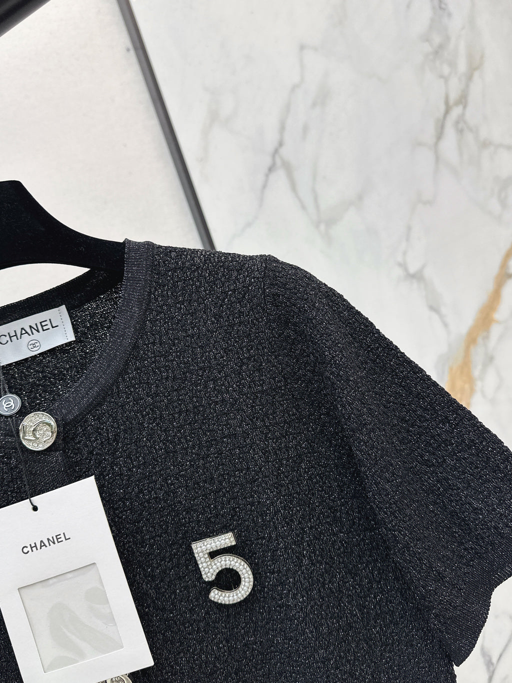 26SS Spring/Summer Latest Style: Short-Sleeve Knit Top with Hardware Embellishment