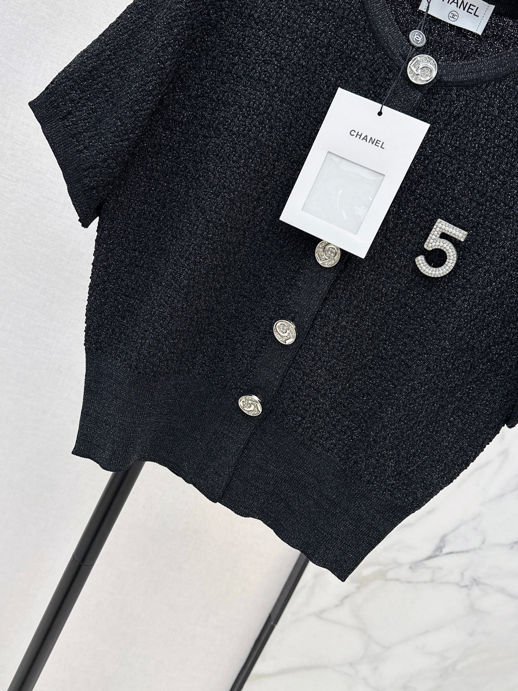 26SS Spring/Summer Latest Style: Short-Sleeve Knit Top with Hardware Embellishment