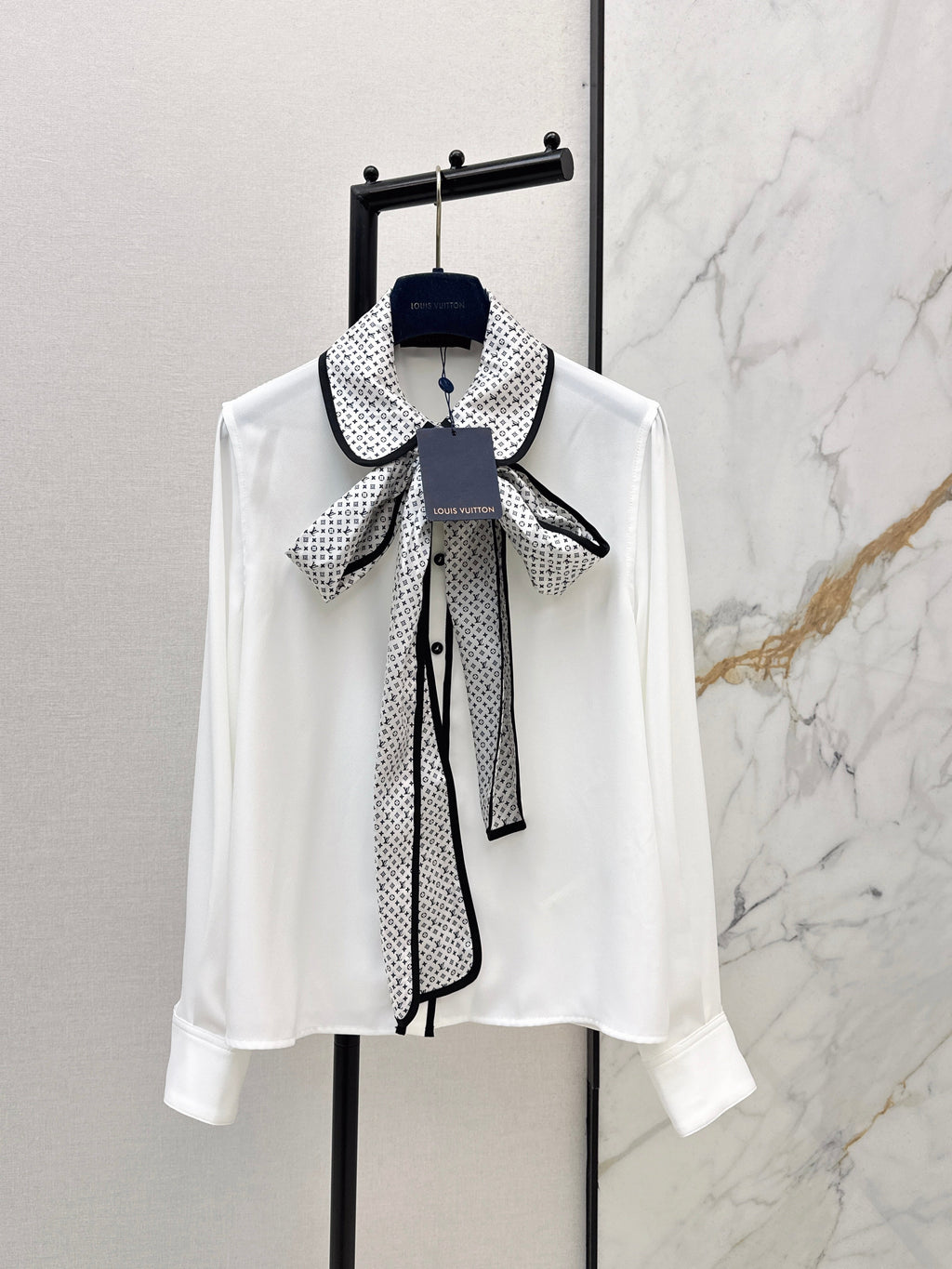 26SS White Shirt with Contrast-Color Streamer Detail