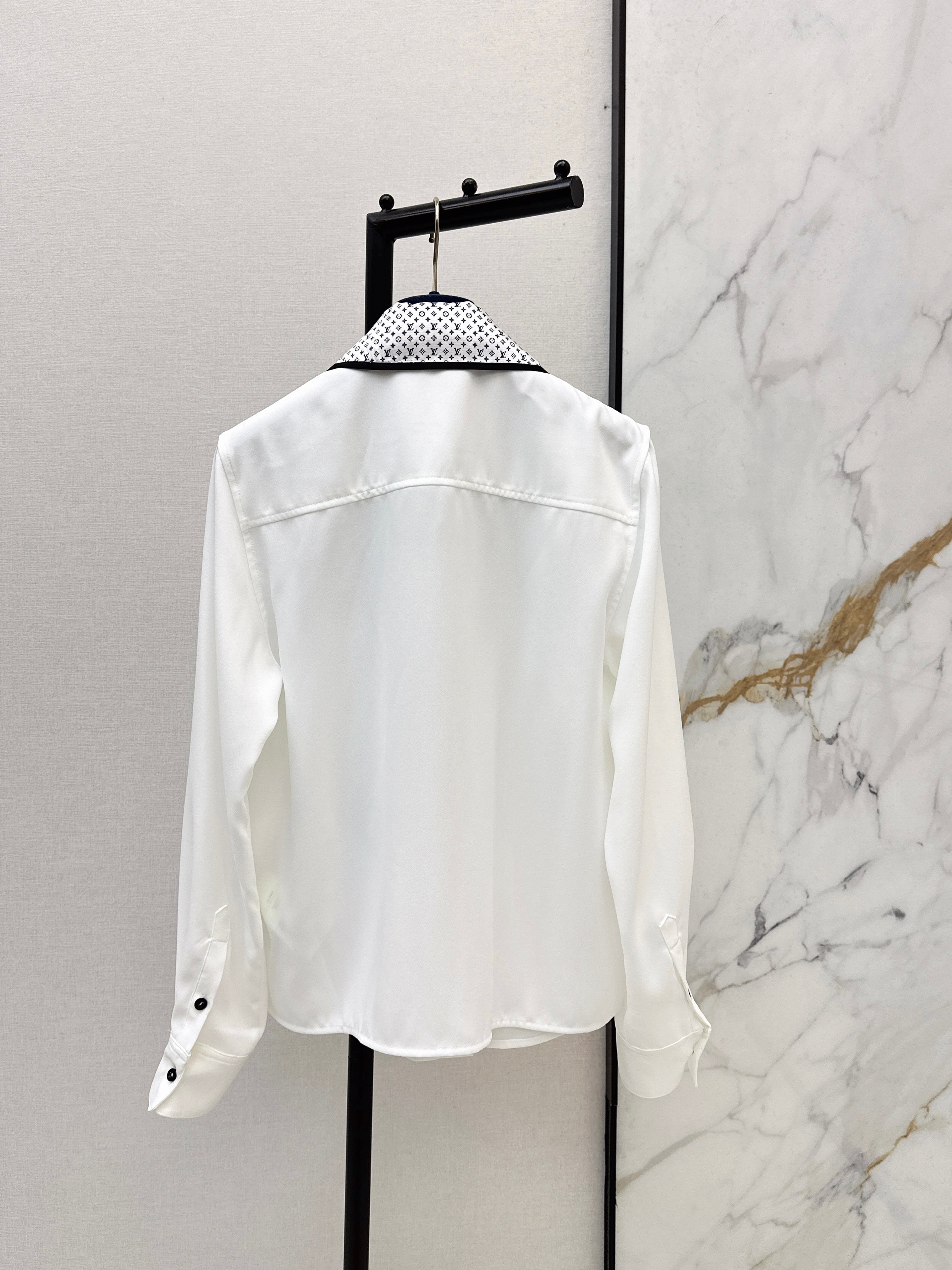26SS White Shirt with Contrast-Color Streamer Detail