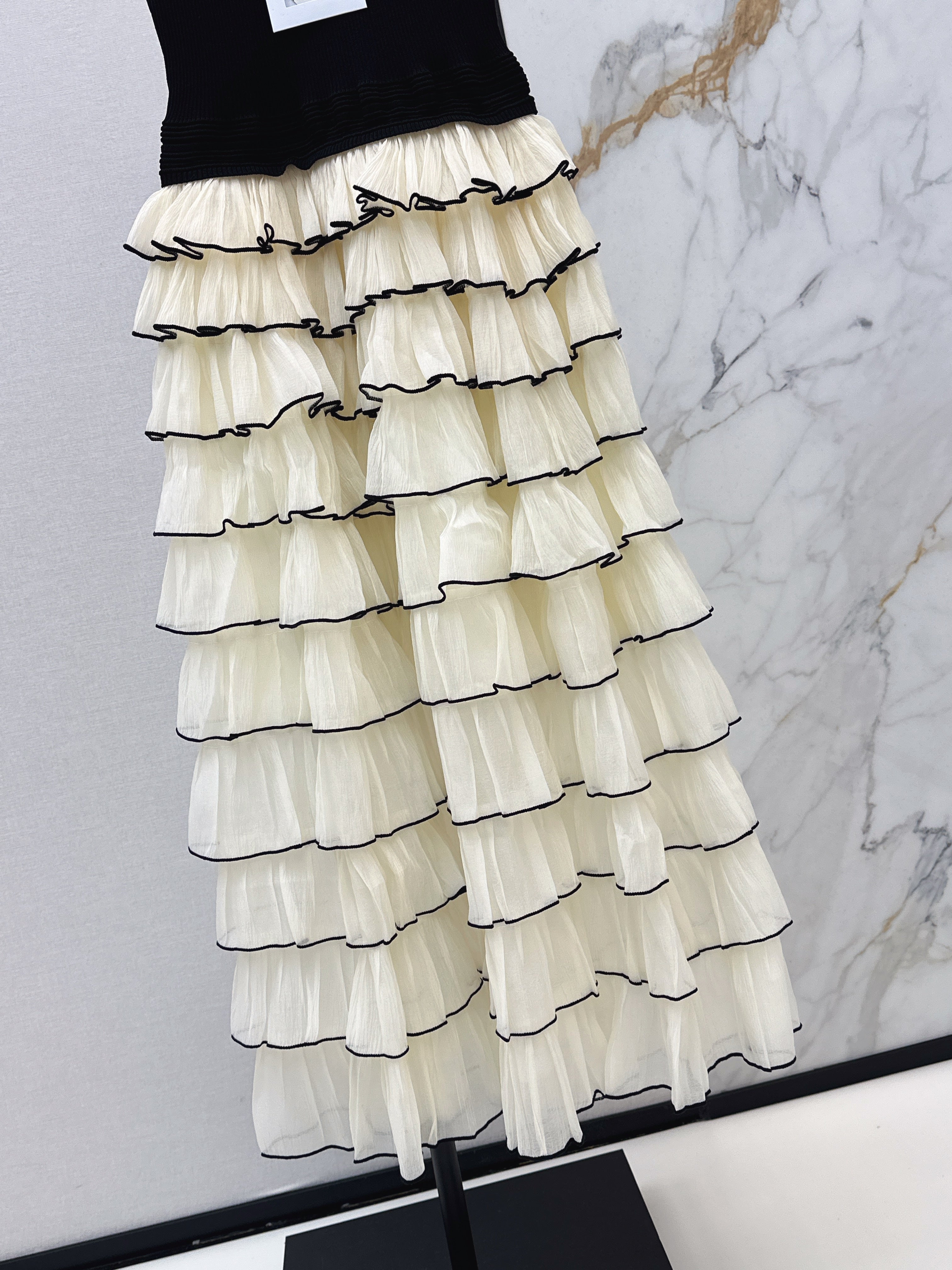 26SS Sweetheart Ballet-Style Dress with Paneled Design