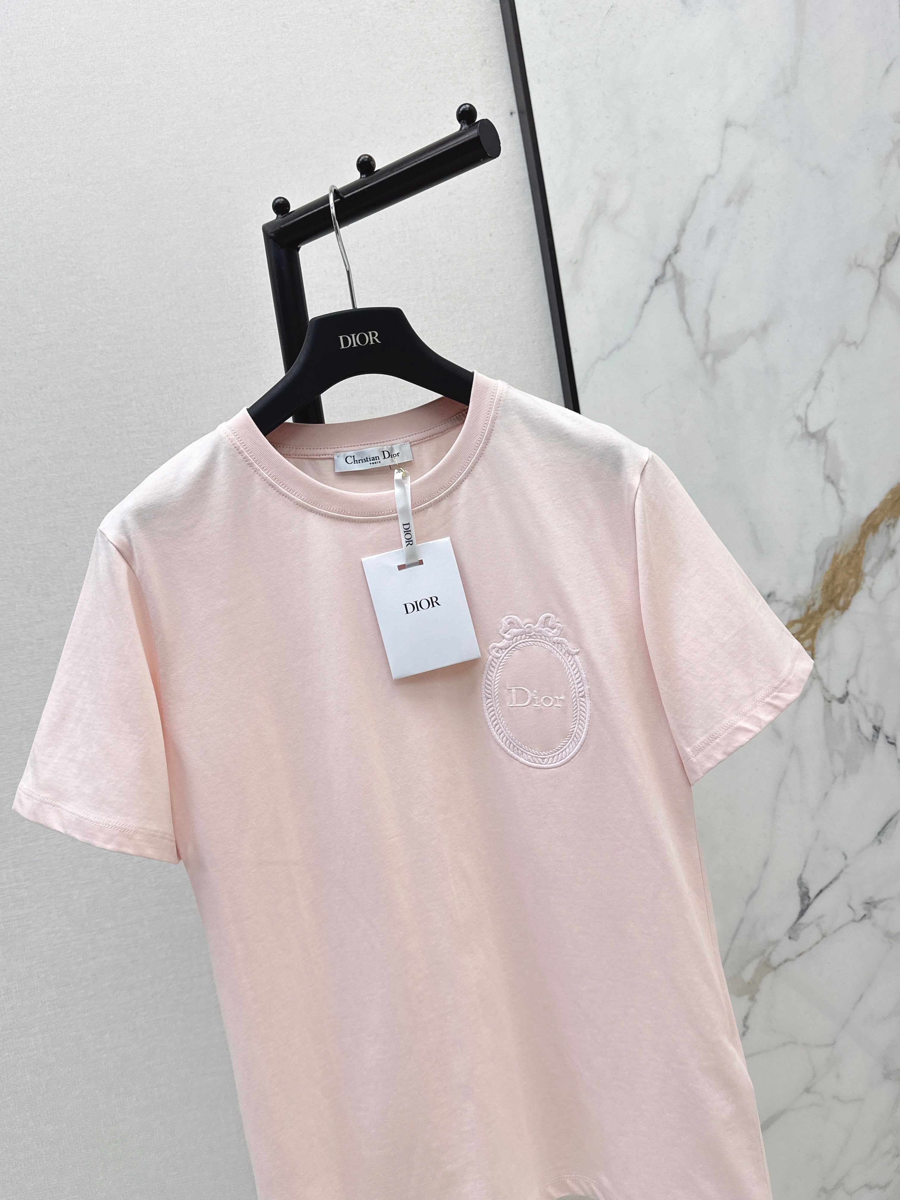 26SS Latest Spring/Summer Collection: Embroidered, Minimalist-Style T-Shirt