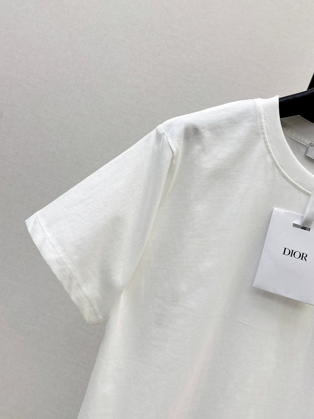 26SS Latest Spring/Summer Collection: Embroidered, Minimalist-Style T-Shirt