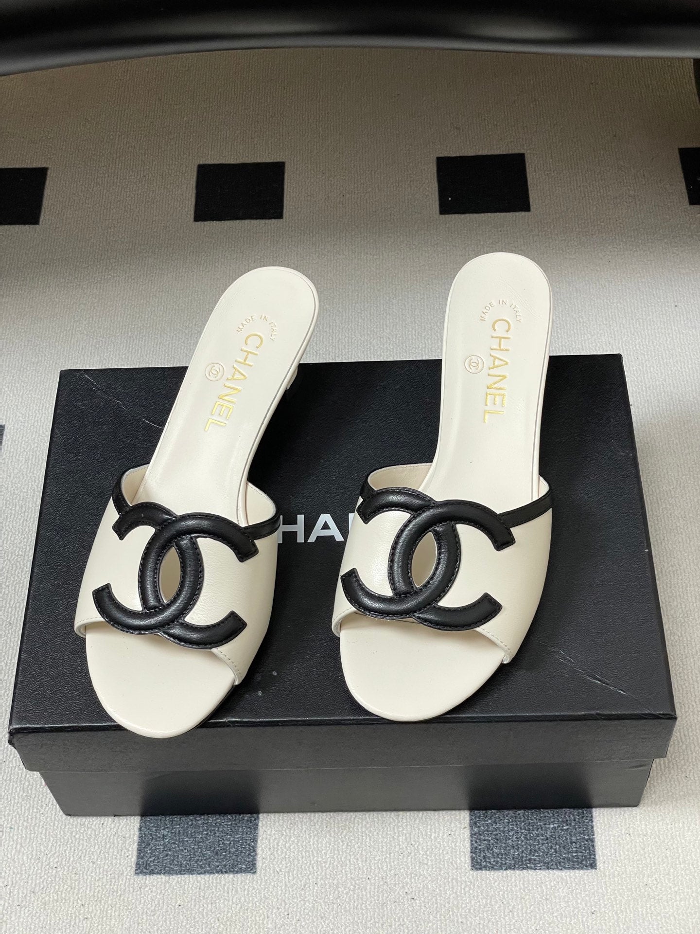 26SS New Spring/Summer Resort-Style Slides