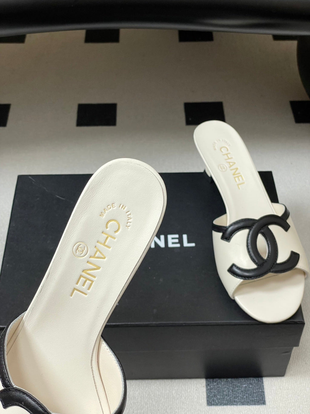 26SS New Spring/Summer Resort-Style Slides