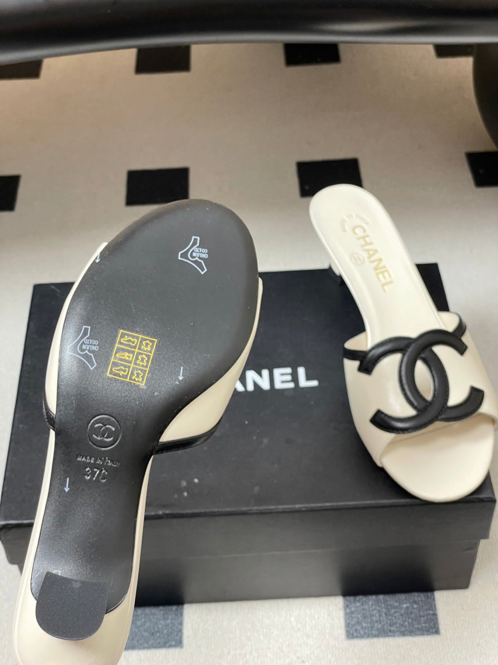 26SS New Spring/Summer Resort-Style Slides