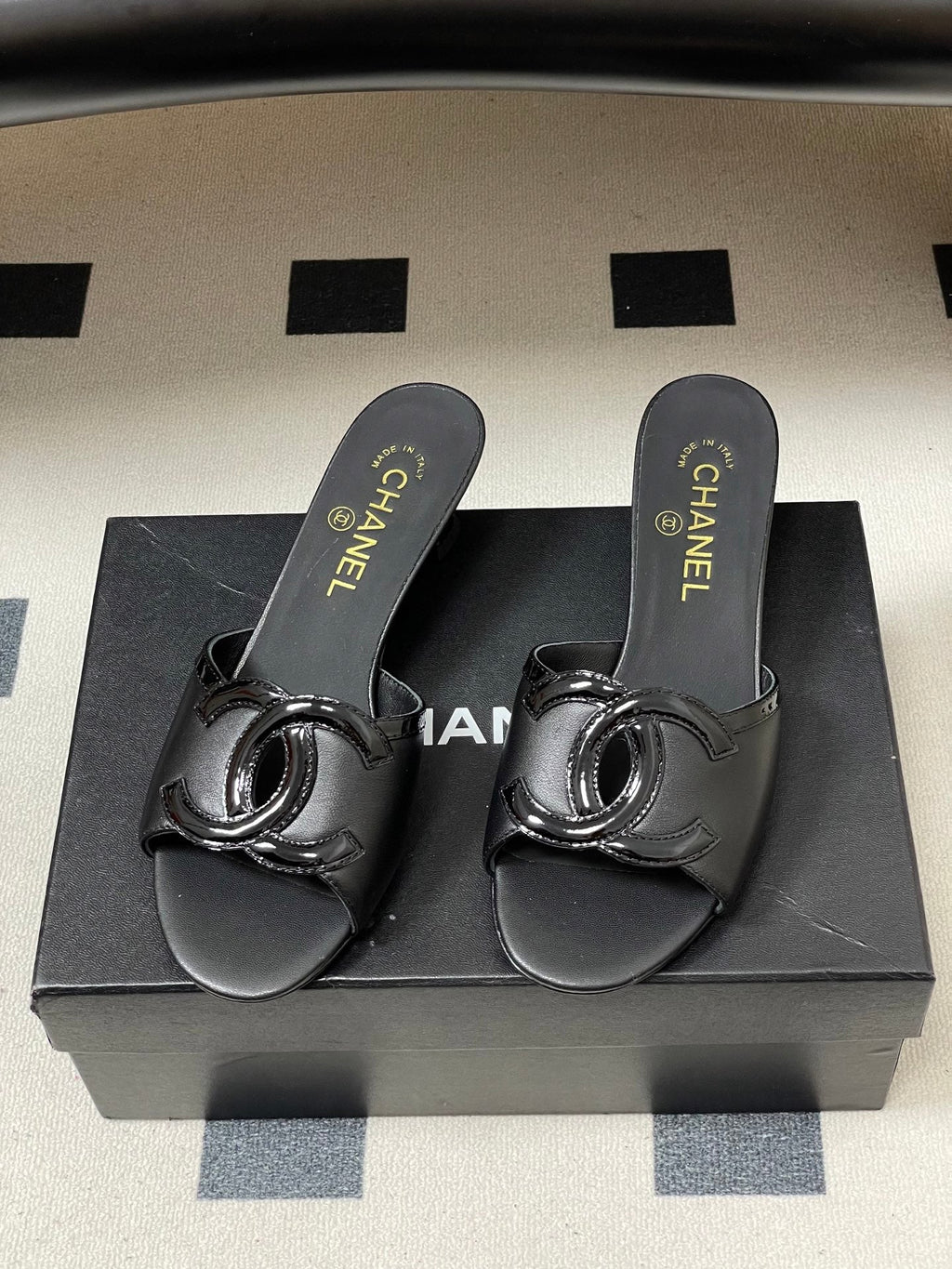 26SS New Spring/Summer Resort-Style Slides