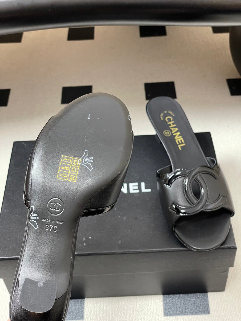26SS New Spring/Summer Resort-Style Slides