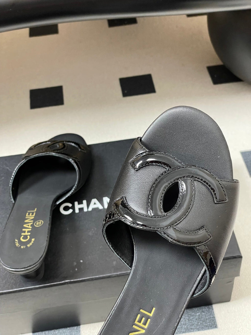 26SS New Spring/Summer Resort-Style Slides