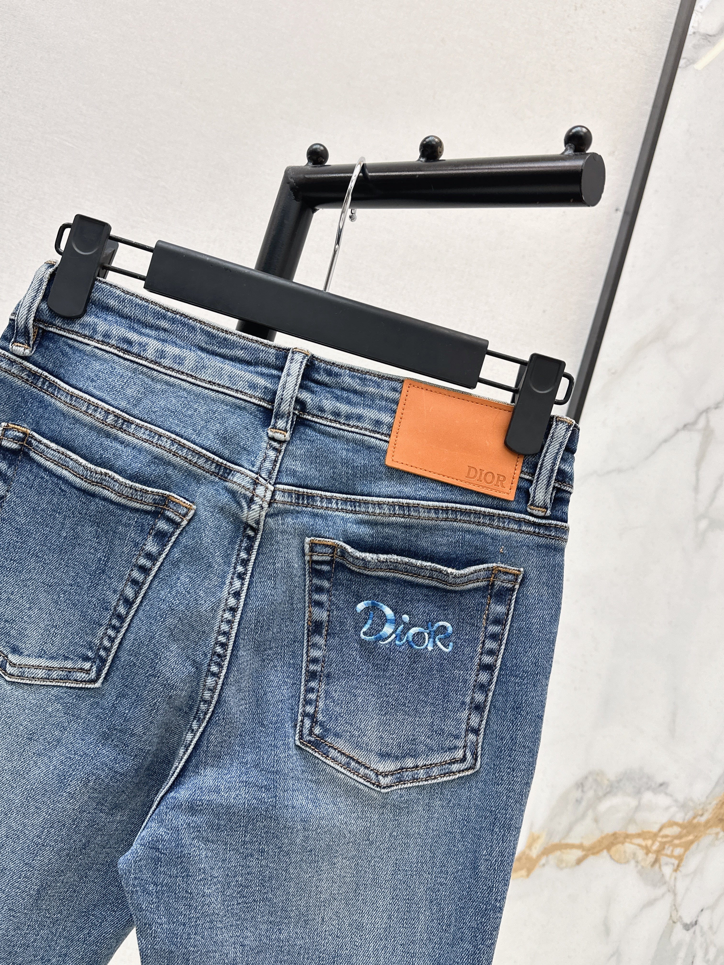 26SS New Slim-Fit Flared Jeans
