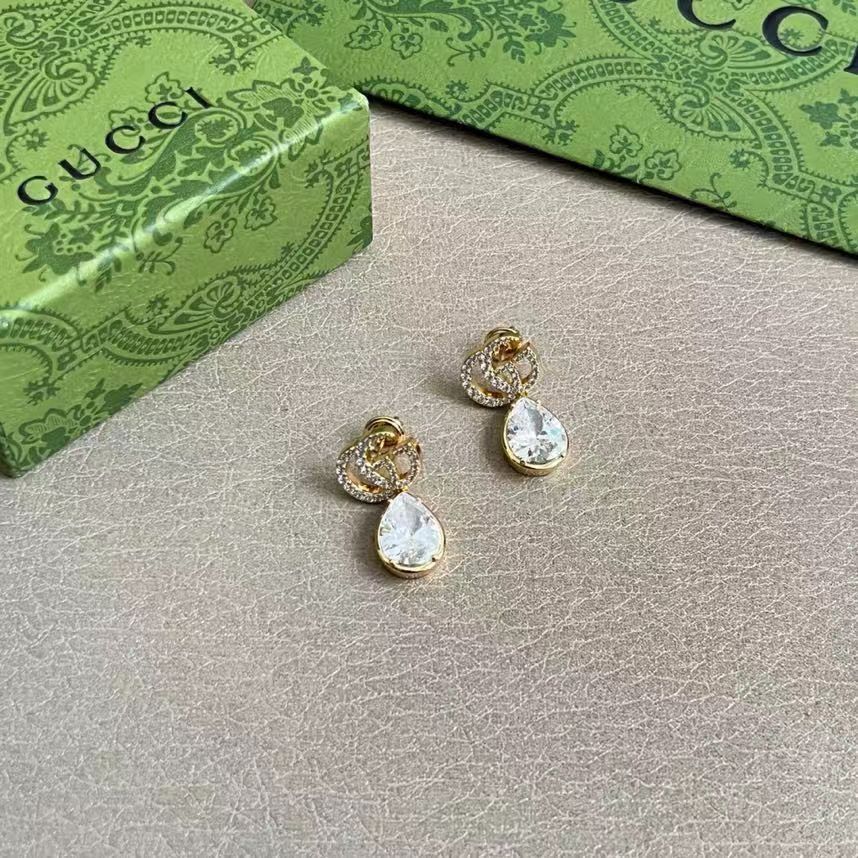 High-end diamond stud earrings