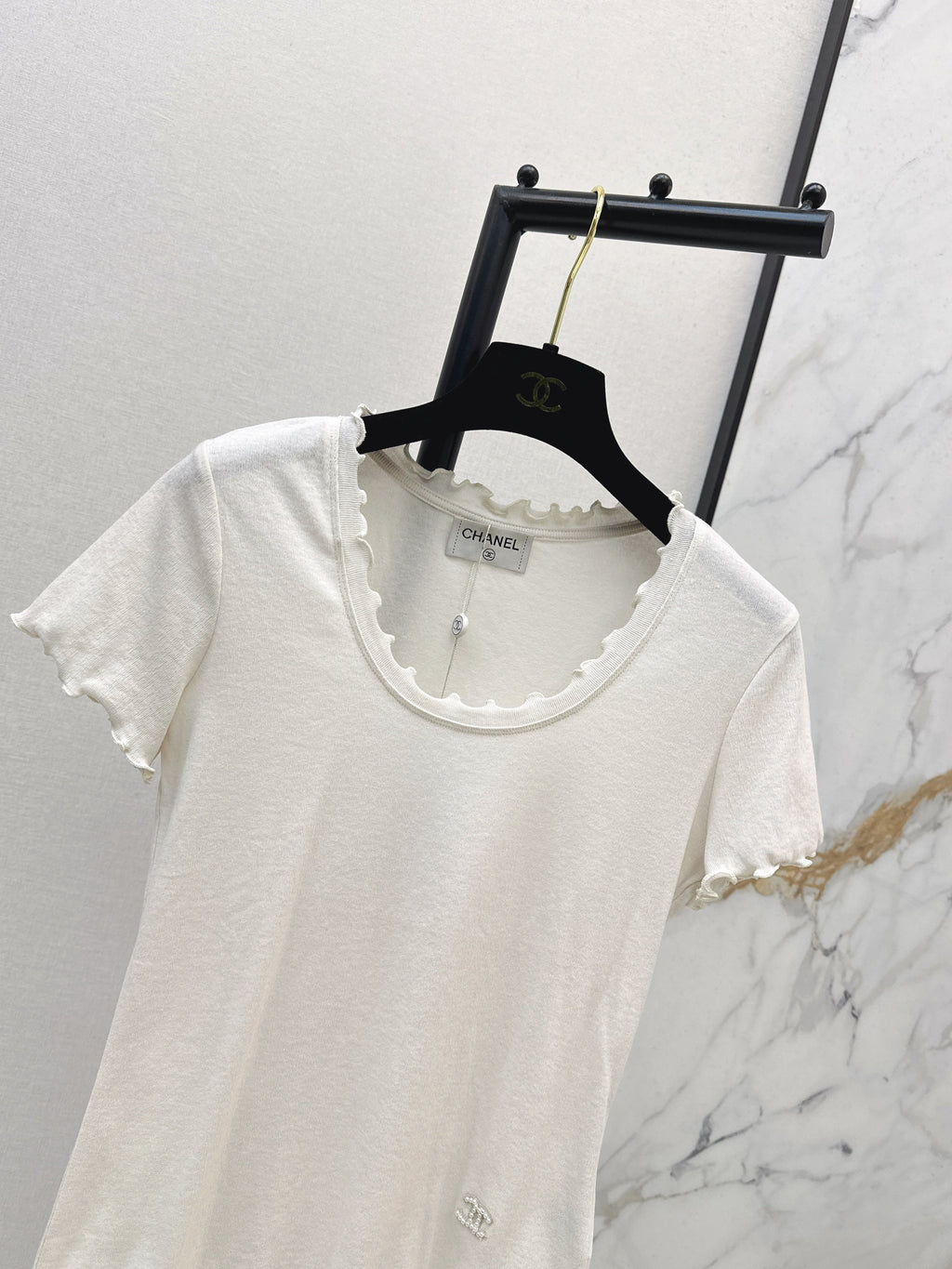 26SS Beaded Wavy-Hem U-Neck T-Shirt