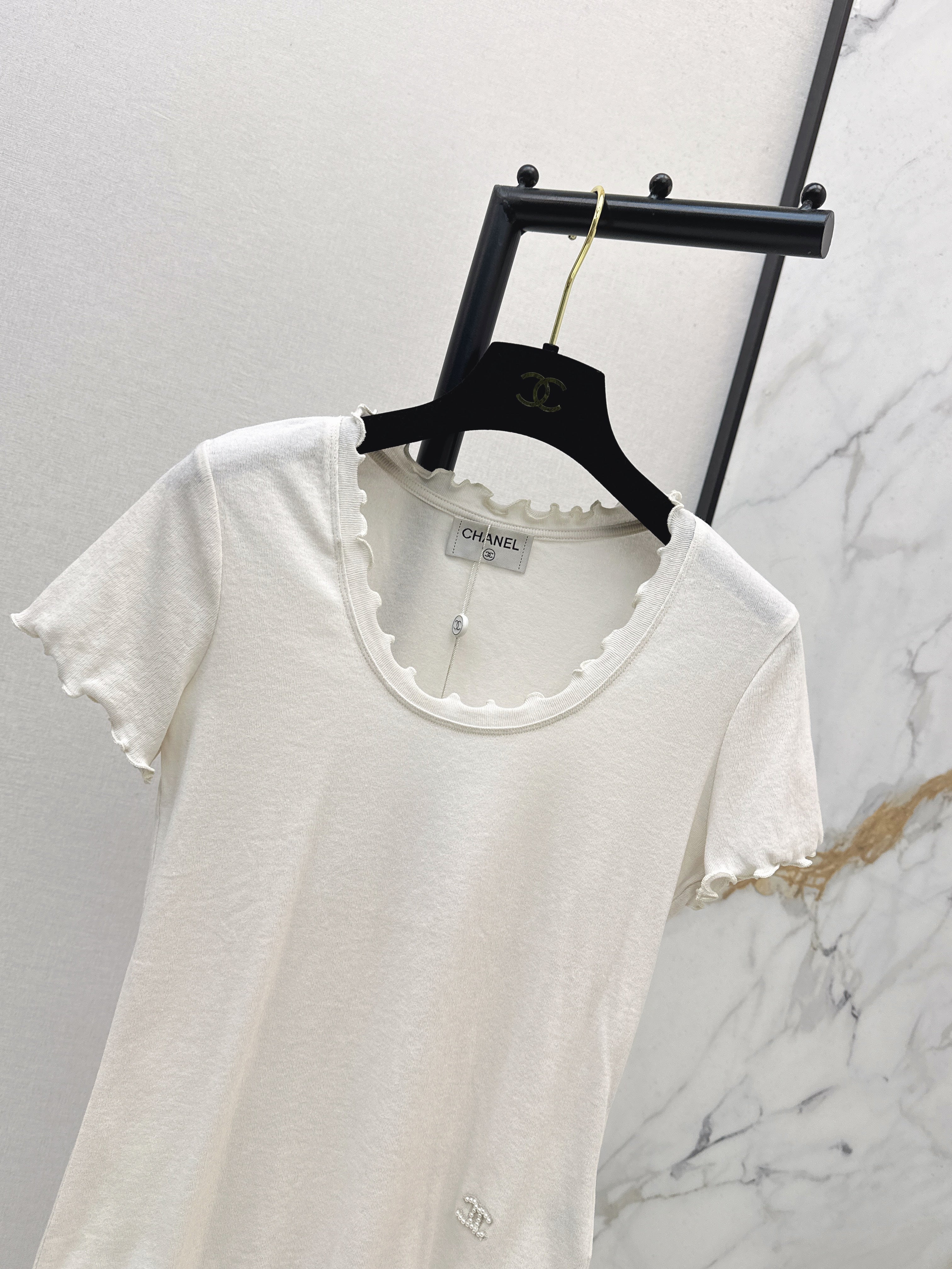 26SS Beaded Wavy-Hem U-Neck T-Shirt