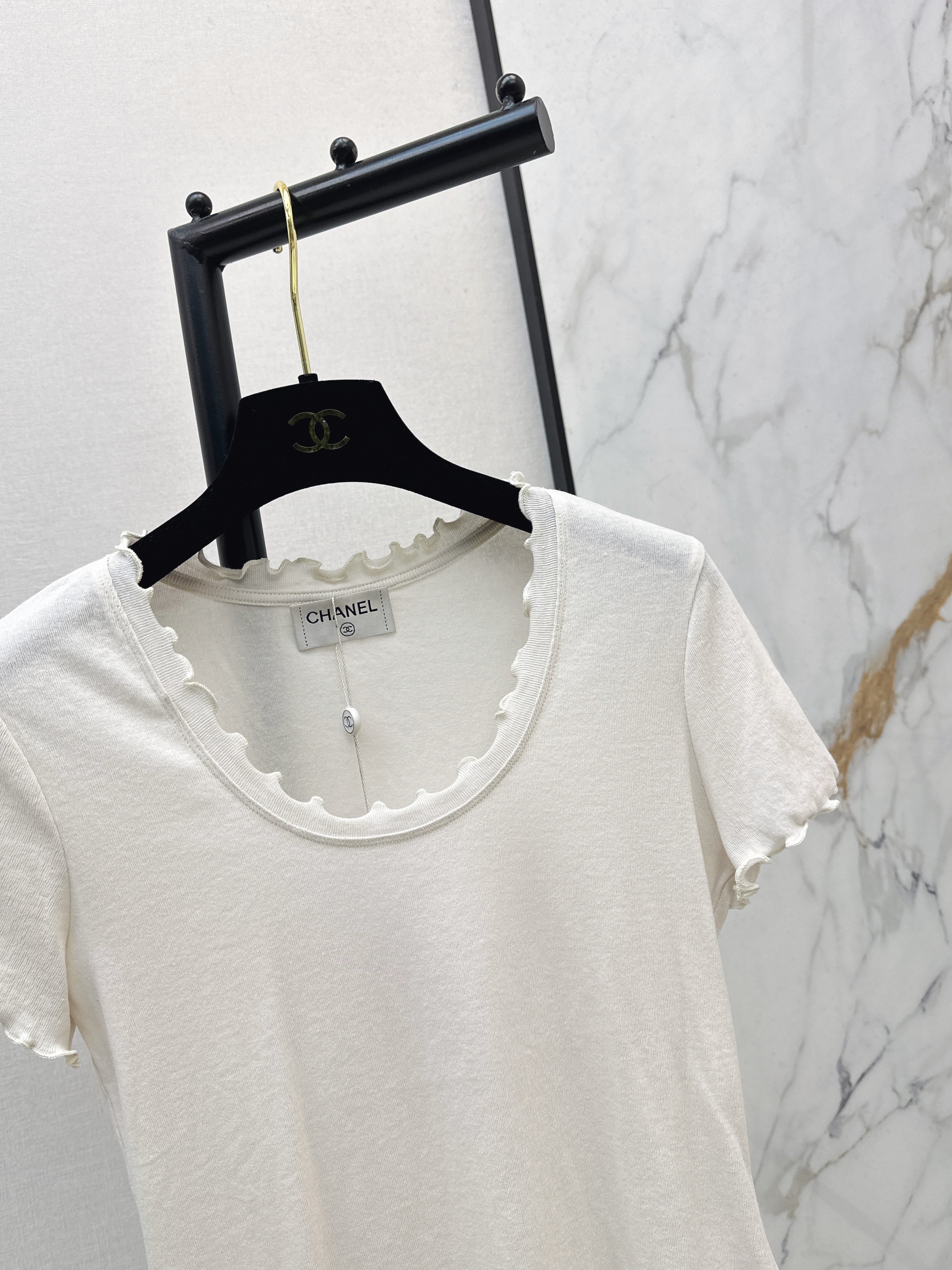 26SS Beaded Wavy-Hem U-Neck T-Shirt