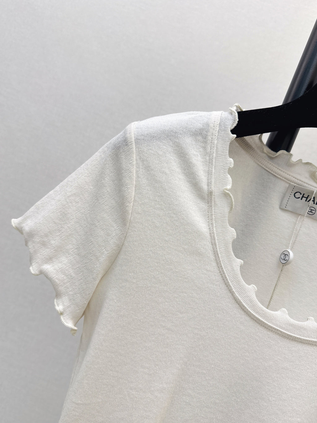 26SS Beaded Wavy-Hem U-Neck T-Shirt