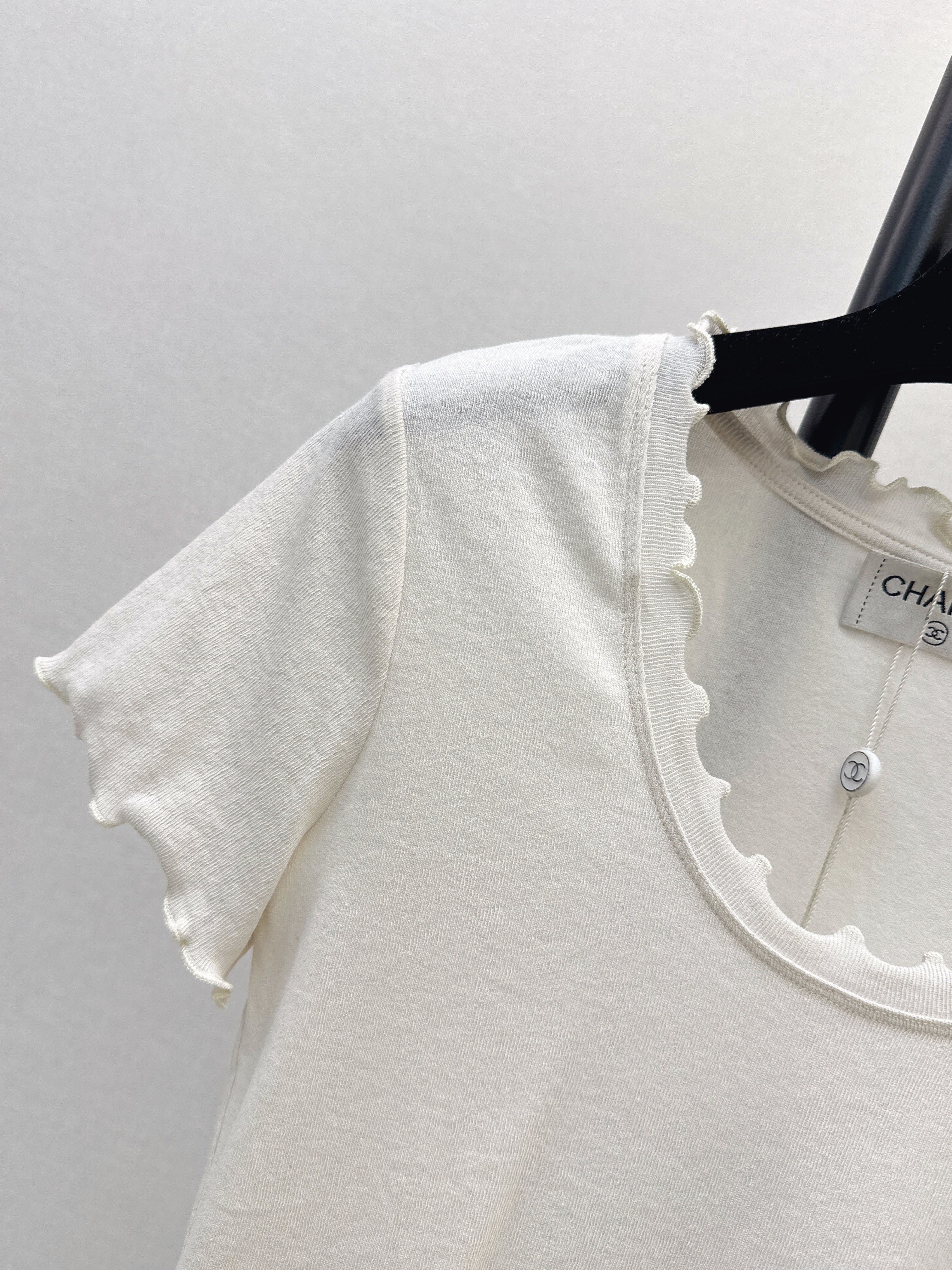 26SS Beaded Wavy-Hem U-Neck T-Shirt