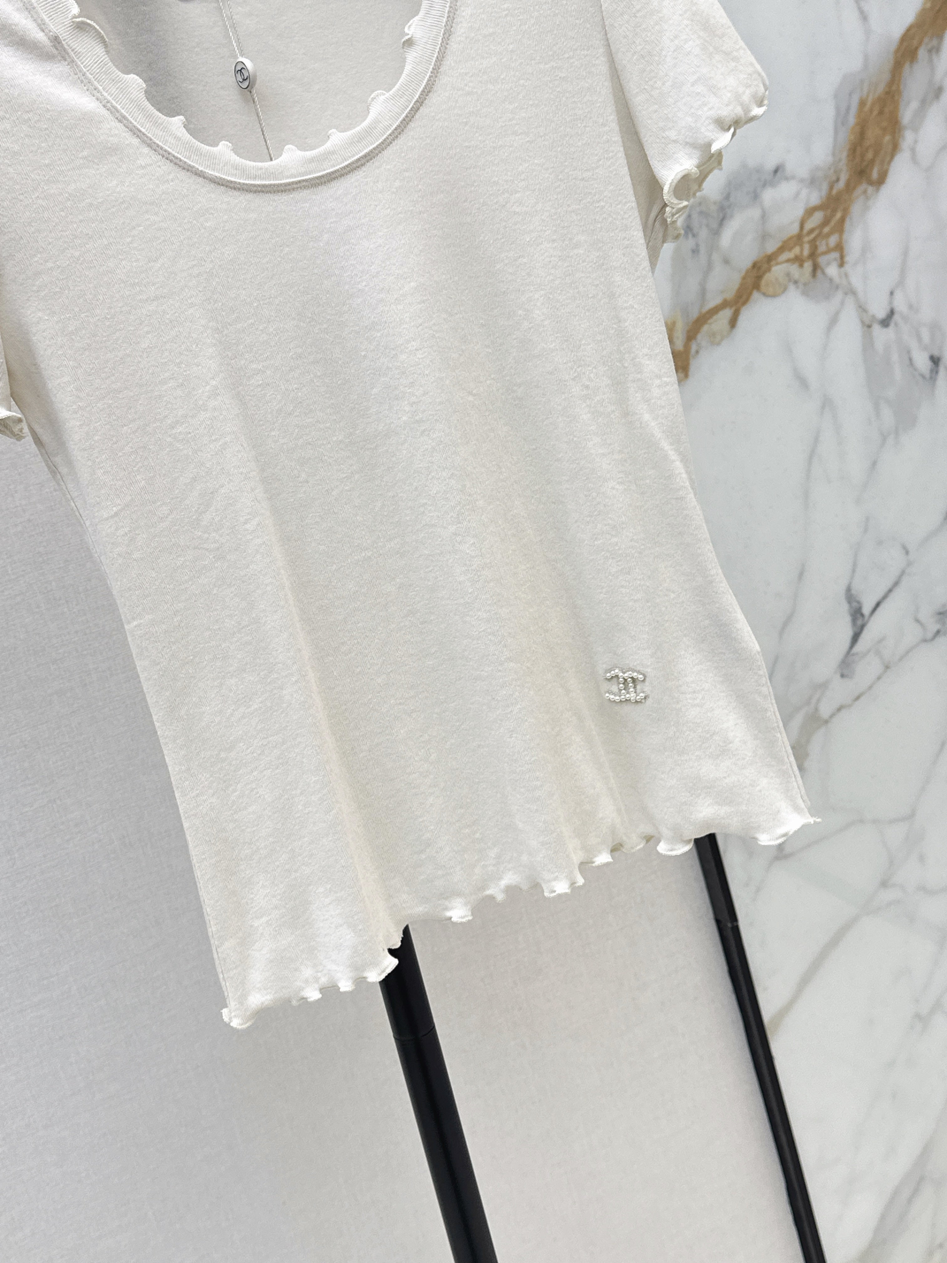 26SS Beaded Wavy-Hem U-Neck T-Shirt
