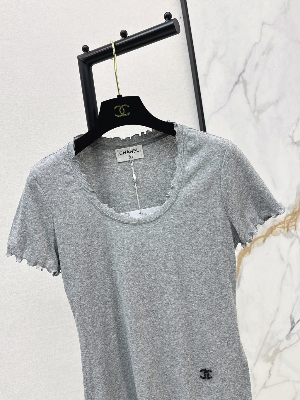 26SS Beaded Wavy-Hem U-Neck T-Shirt