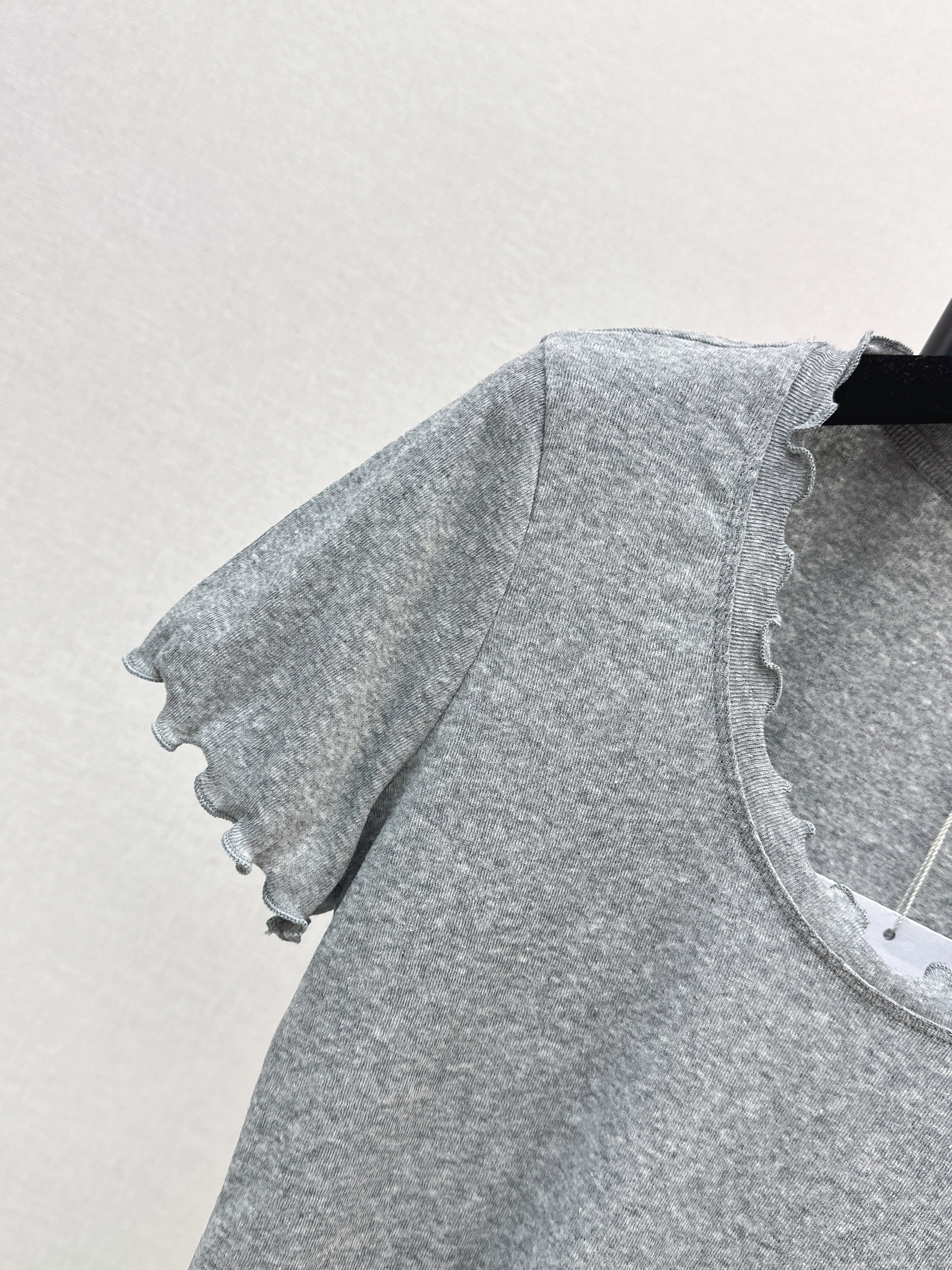 26SS Beaded Wavy-Hem U-Neck T-Shirt