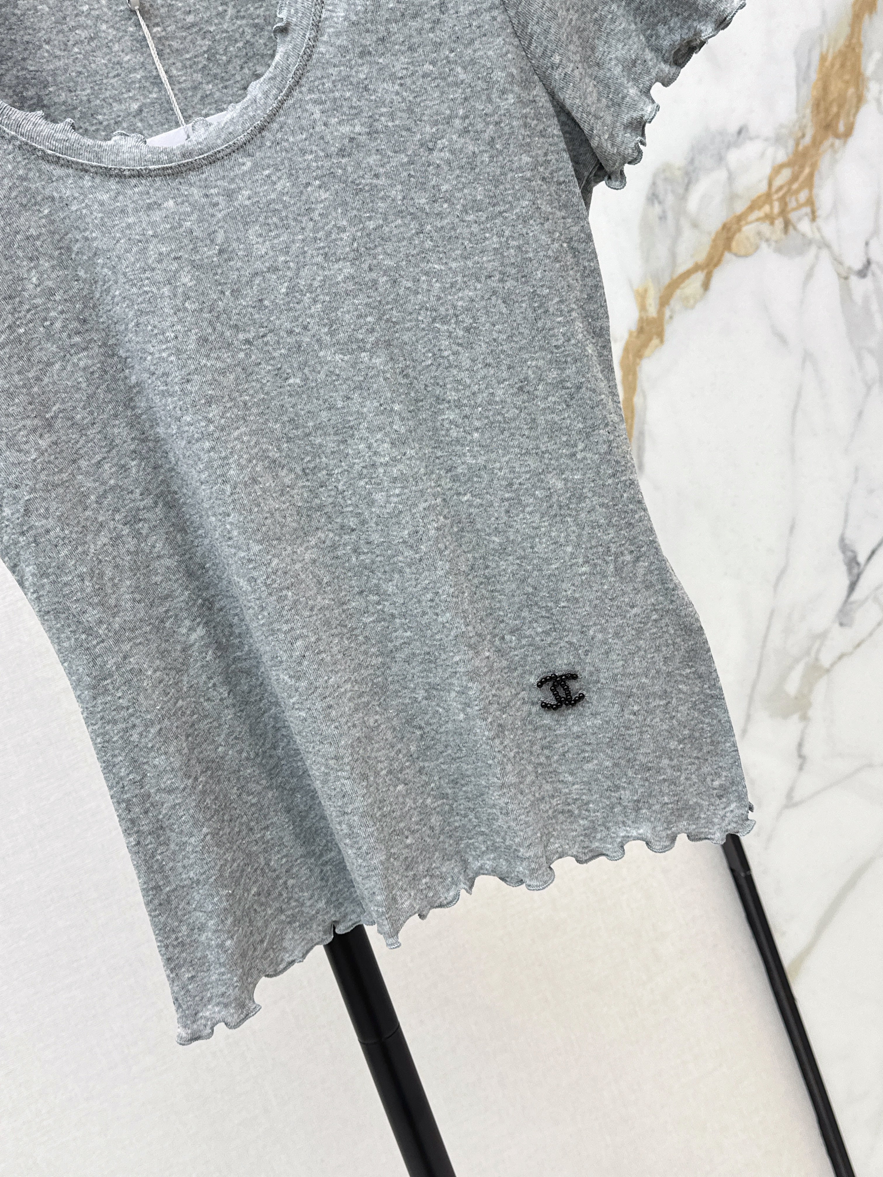26SS Beaded Wavy-Hem U-Neck T-Shirt