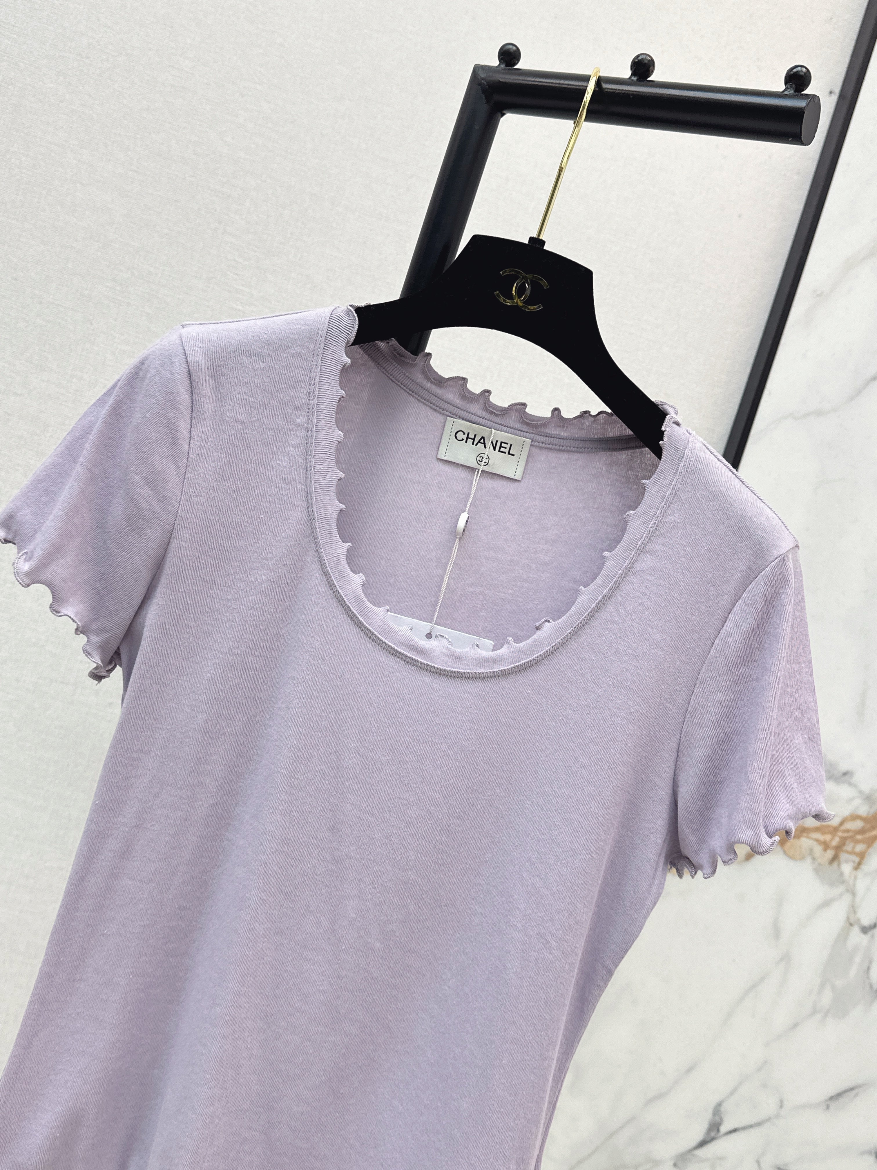 26SS Beaded Wavy-Hem U-Neck T-Shirt