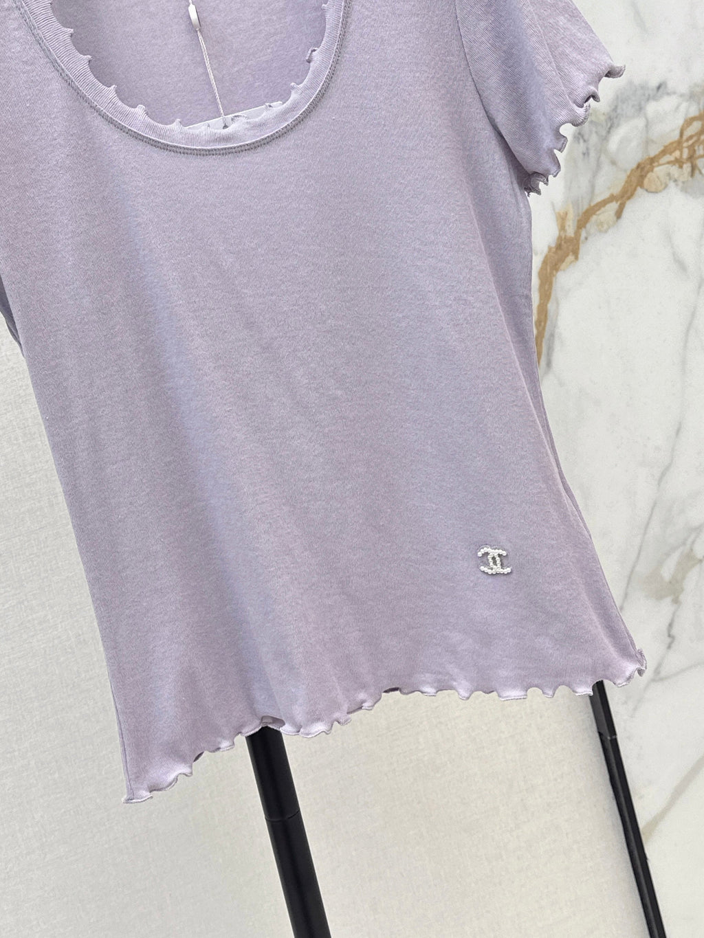 26SS Beaded Wavy-Hem U-Neck T-Shirt