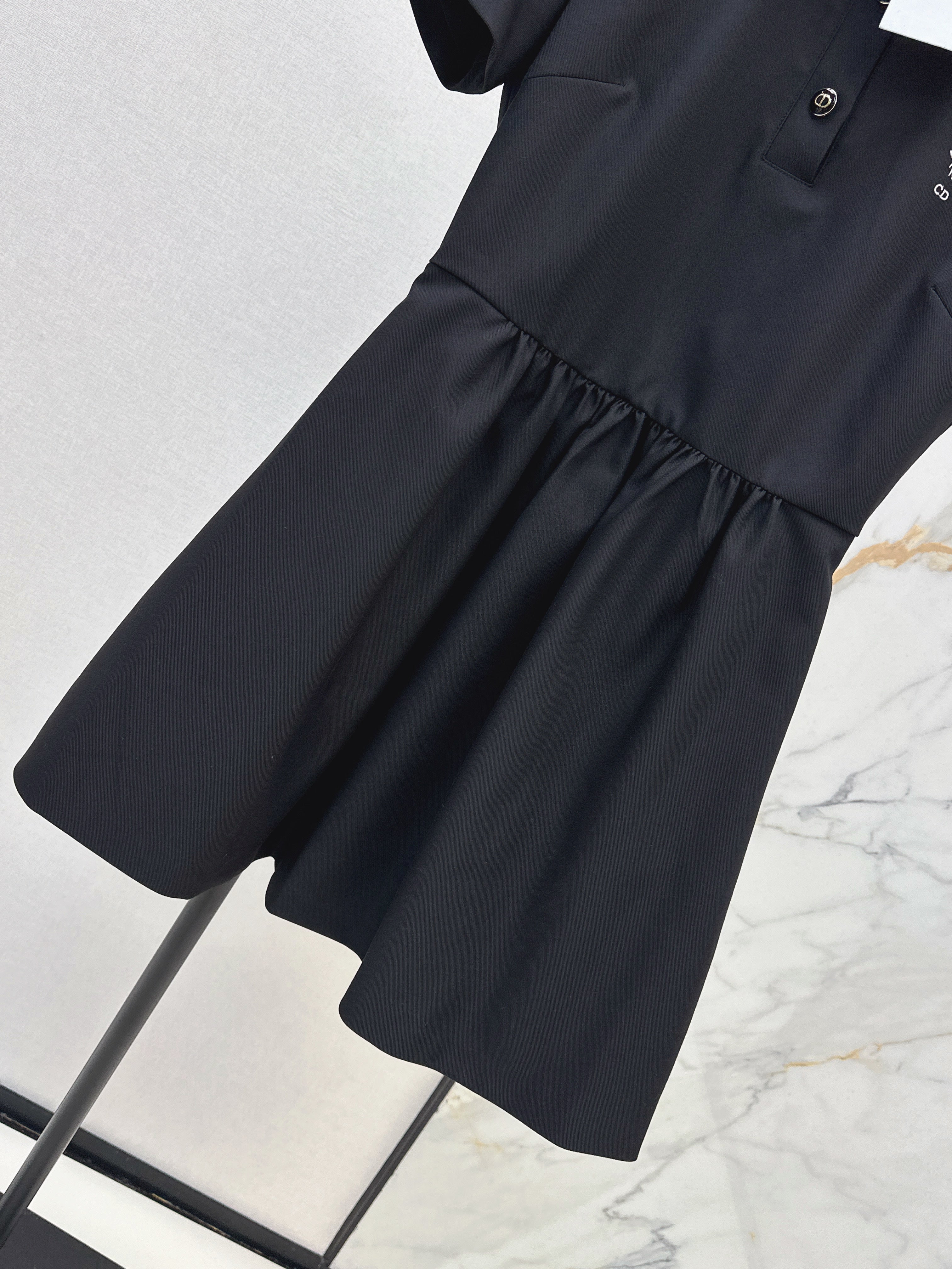26SS Spring/Summer Latest Style: Bee-Embroidered Dress