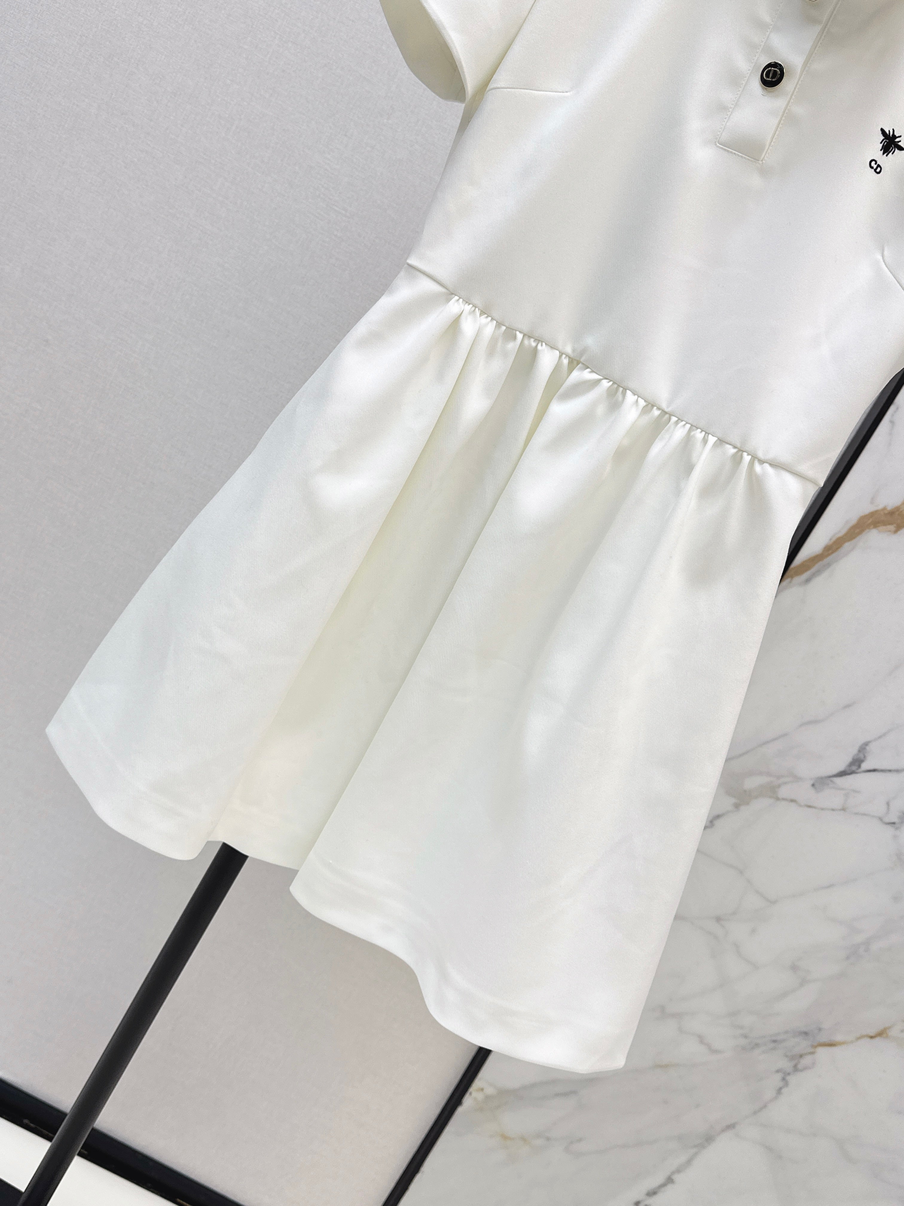 26SS Spring/Summer Latest Style: Bee-Embroidered Dress