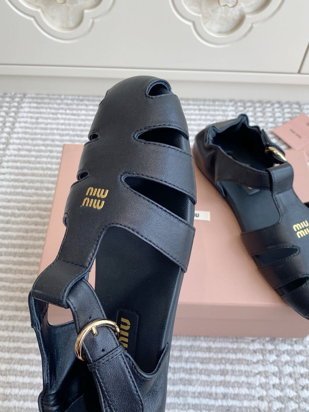 Super soft openwork Roman sandals