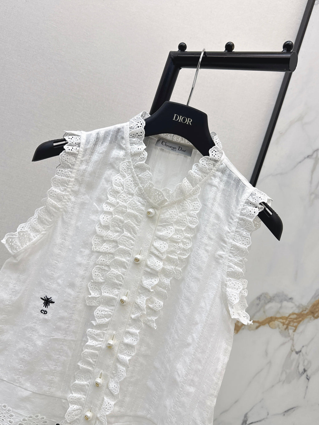 26SS NEW Bee Embroidery Ruffled Collar Sleeveless Shirt