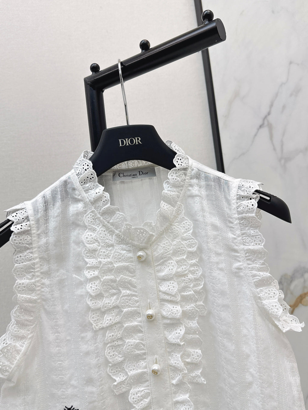 26SS NEW Bee Embroidery Ruffled Collar Sleeveless Shirt