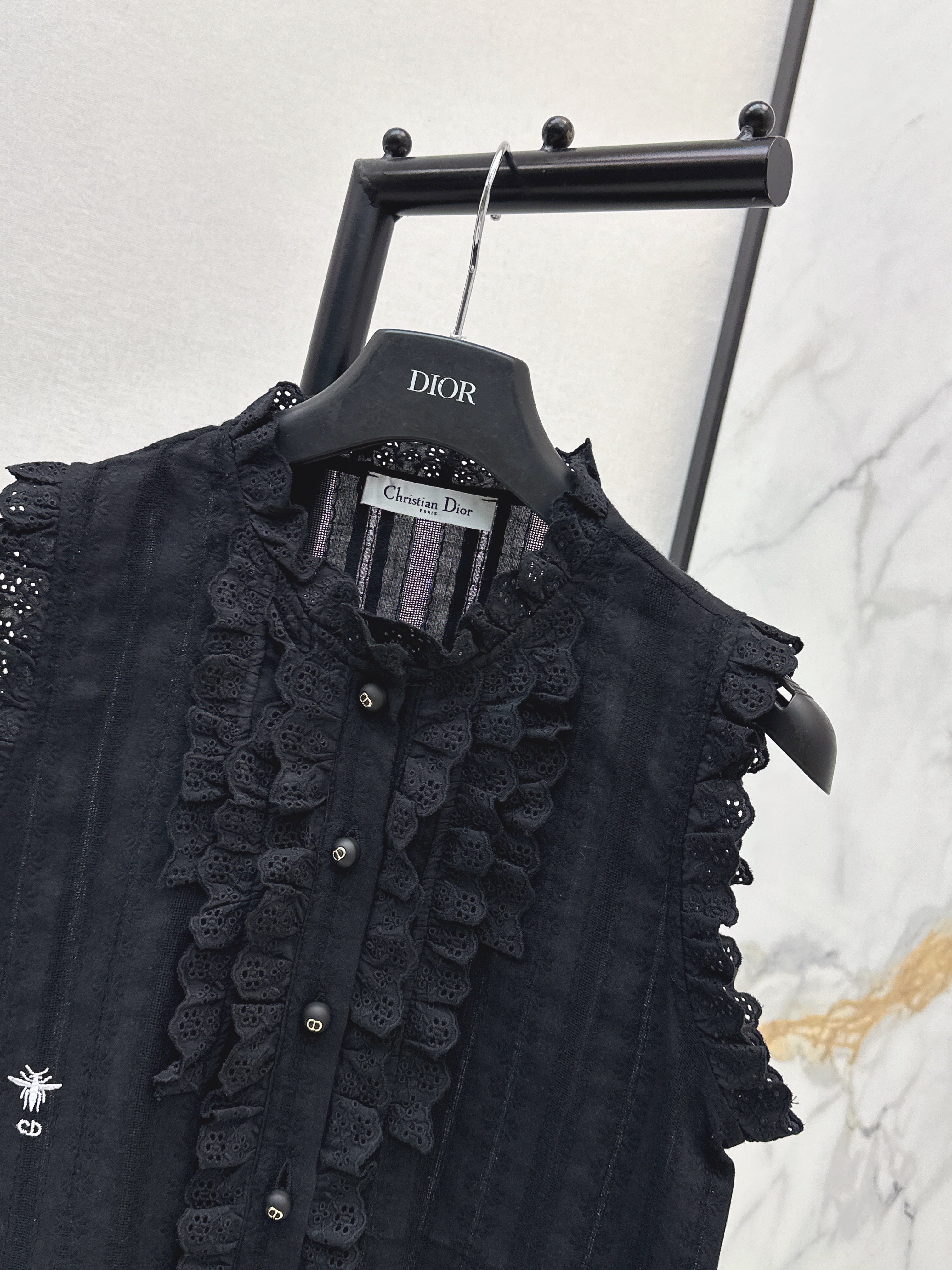 26SS NEW Bee Embroidery Ruffled Collar Sleeveless Shirt