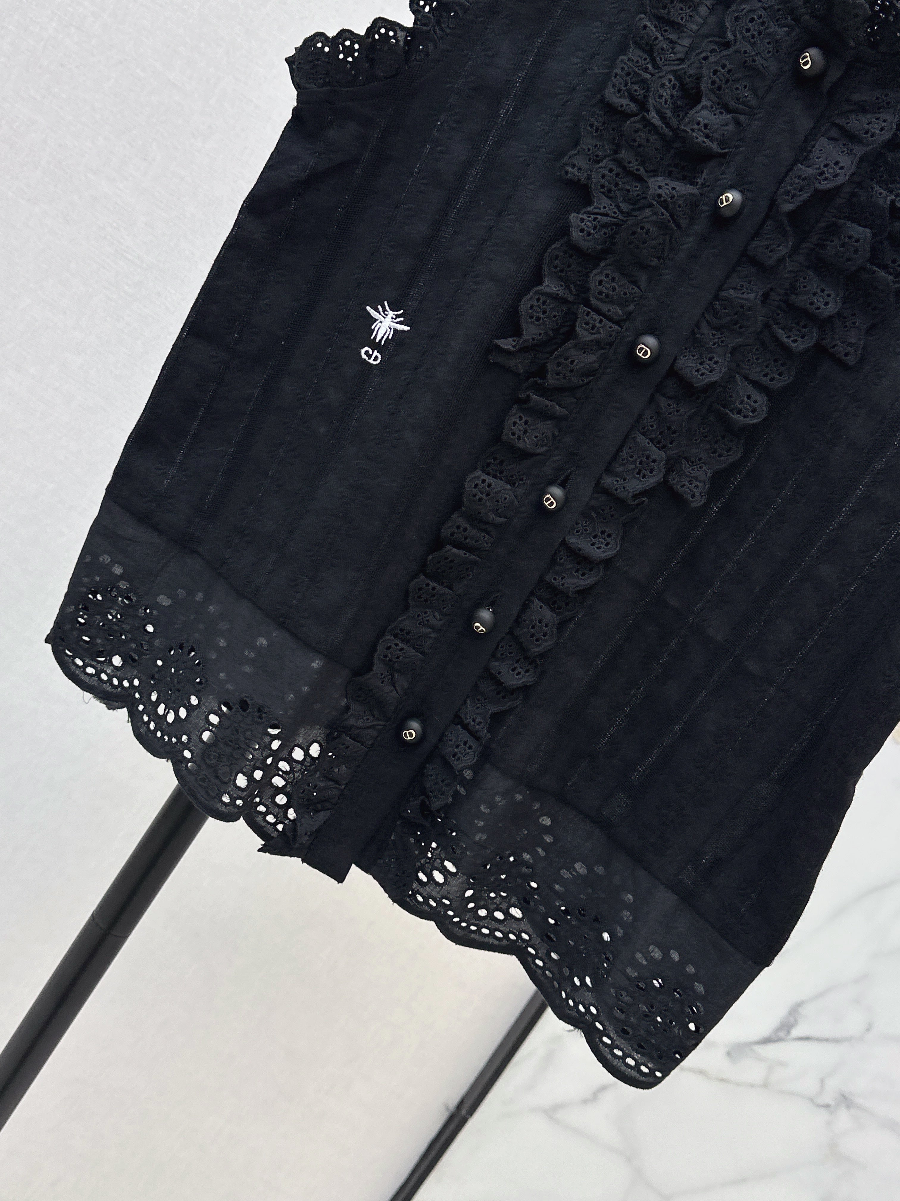 26SS NEW Bee Embroidery Ruffled Collar Sleeveless Shirt