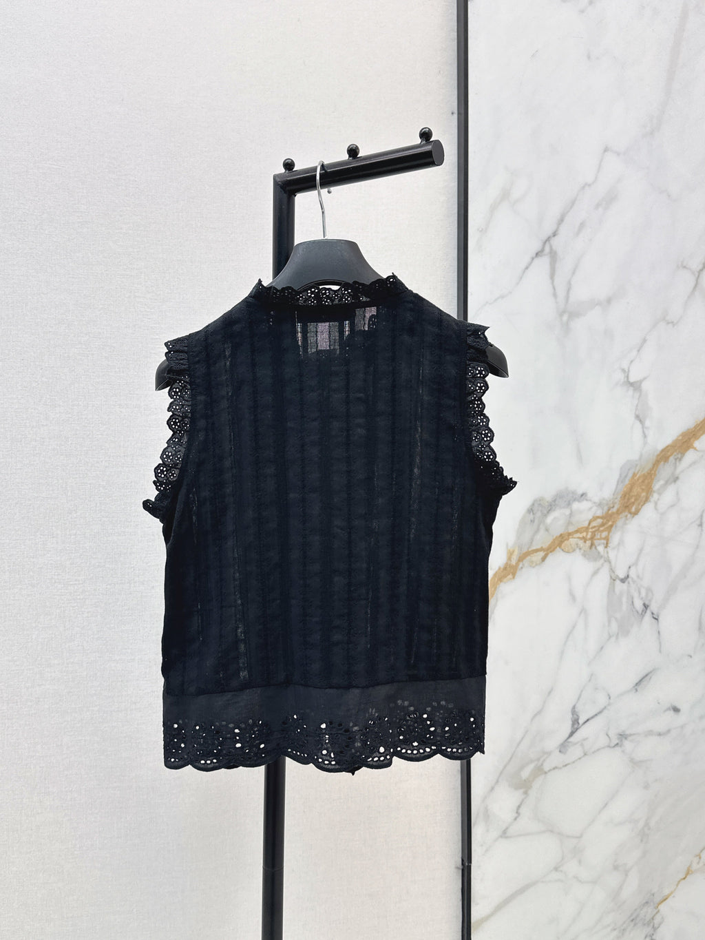 26SS NEW Bee Embroidery Ruffled Collar Sleeveless Shirt