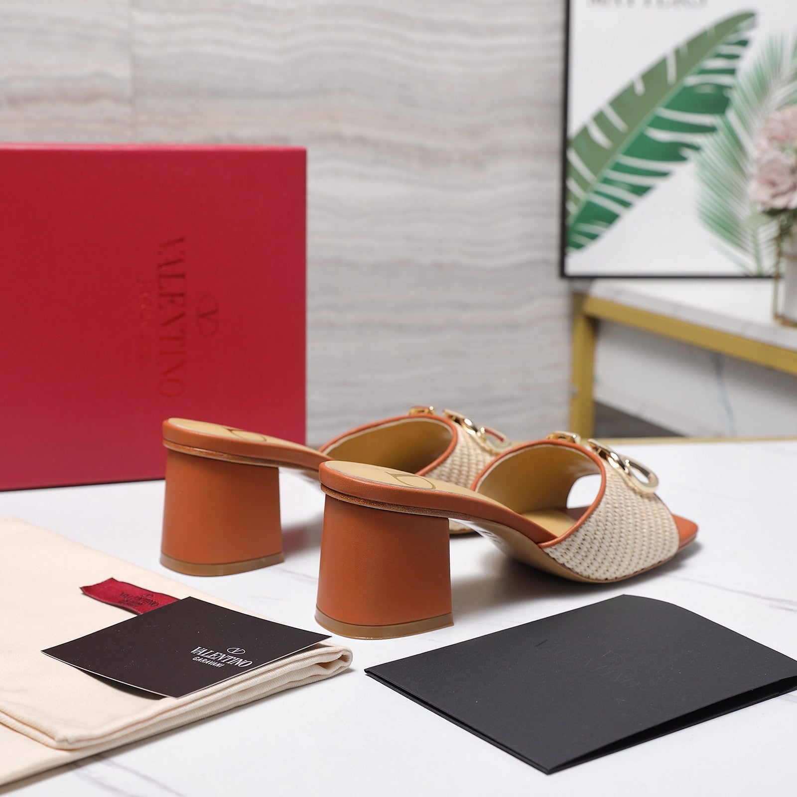 26SS runway style mid-heel sandals