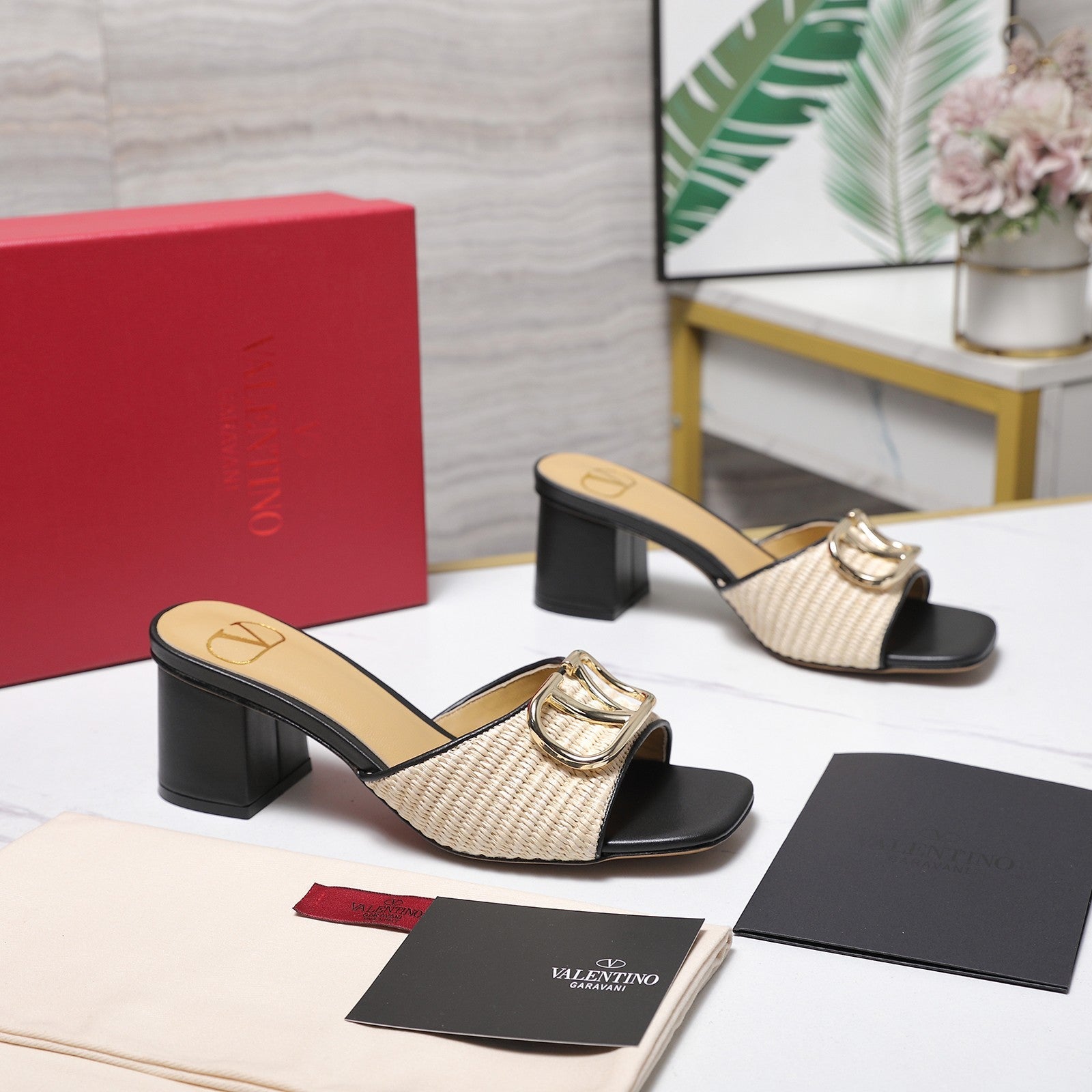 26SS runway style mid-heel sandals
