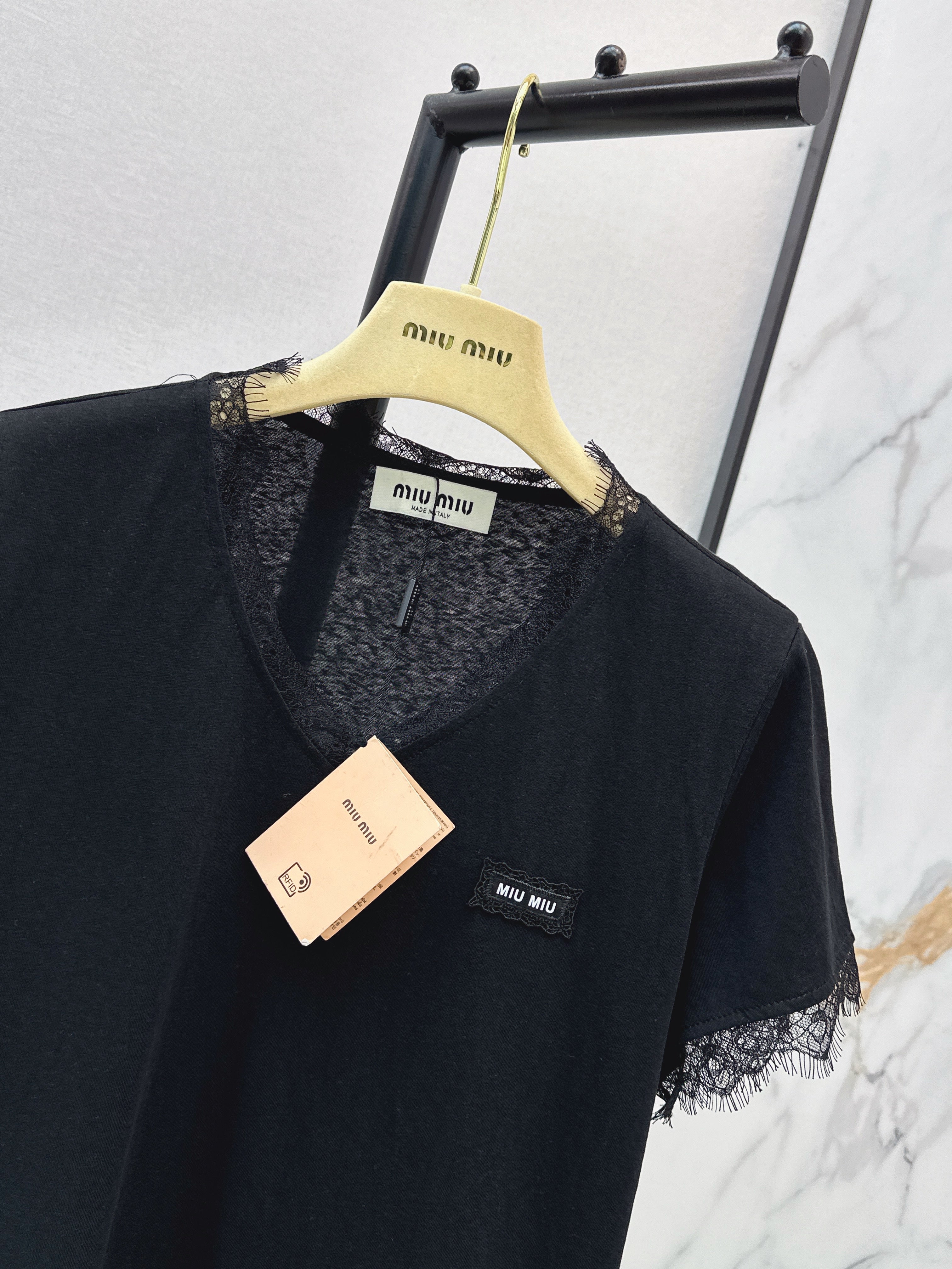 26SS New Lace-Trimmed V-Neck T-Shirt