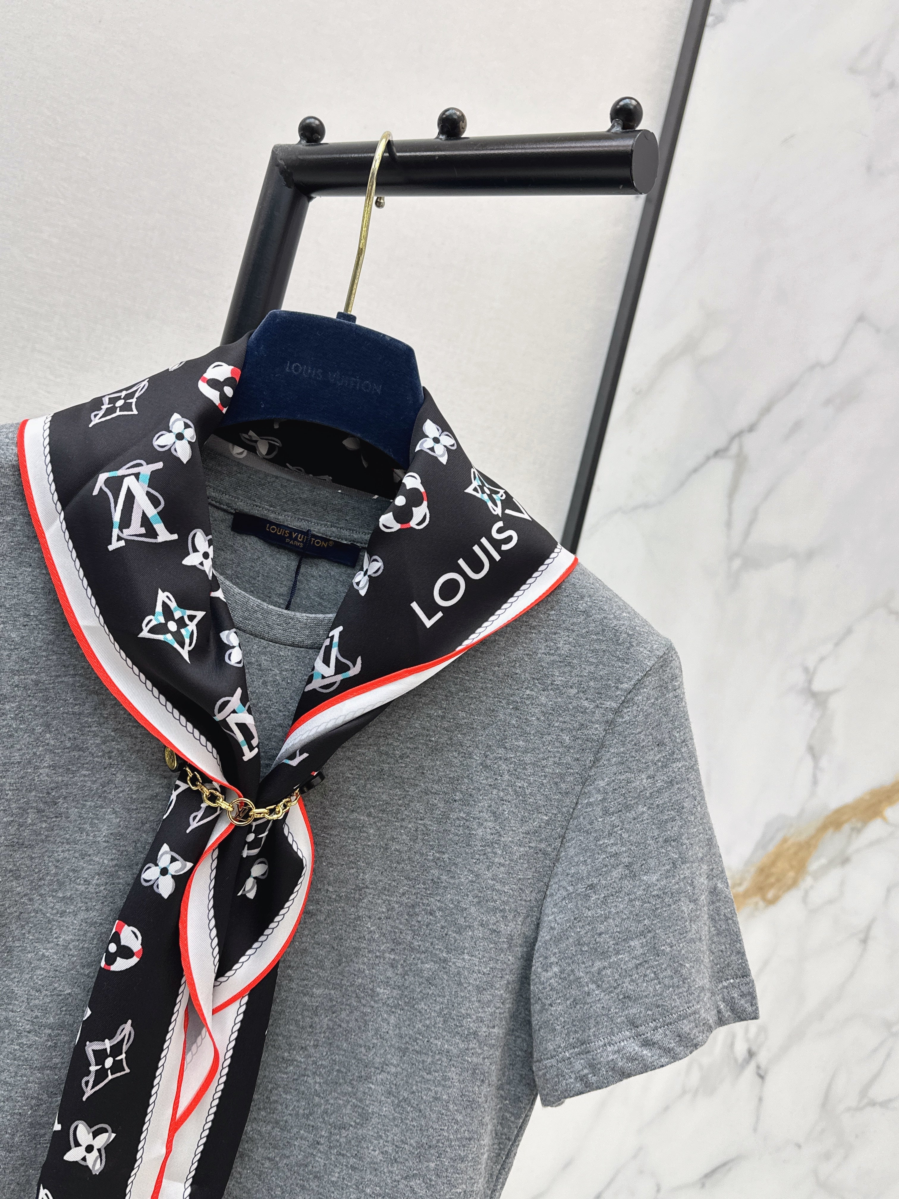 26SS New Arrival: Short-Length T-Shirt with Printed Silk Scarf Embellishment