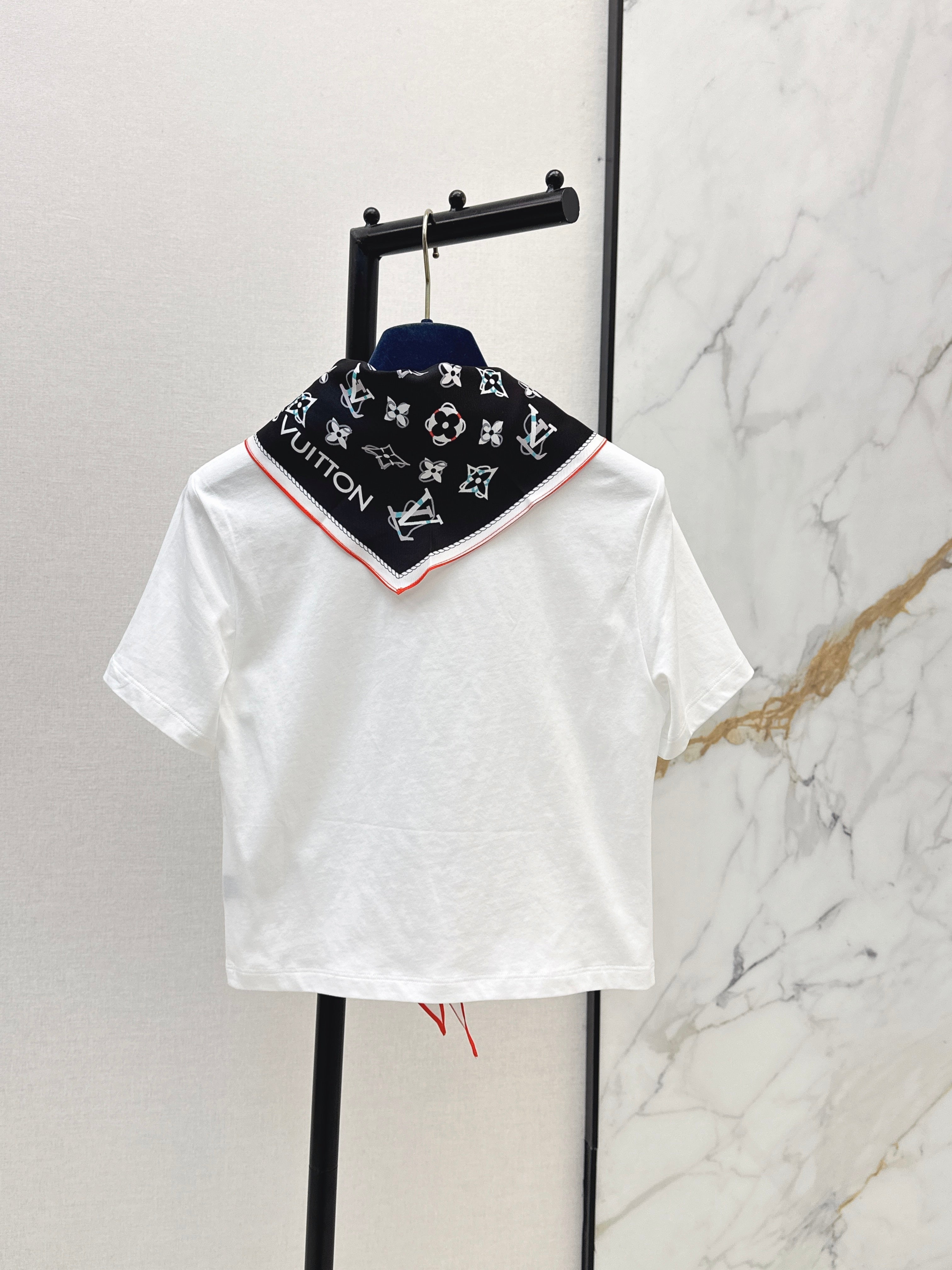 26SS New Arrival: Short-Length T-Shirt with Printed Silk Scarf Embellishment