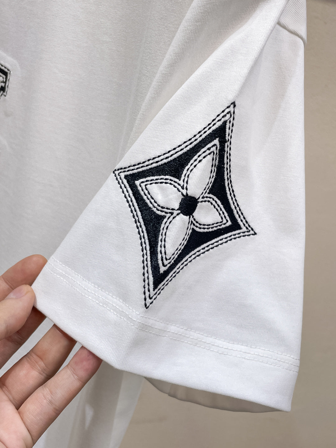 26 Spring/Summer Short-Sleeve Style
