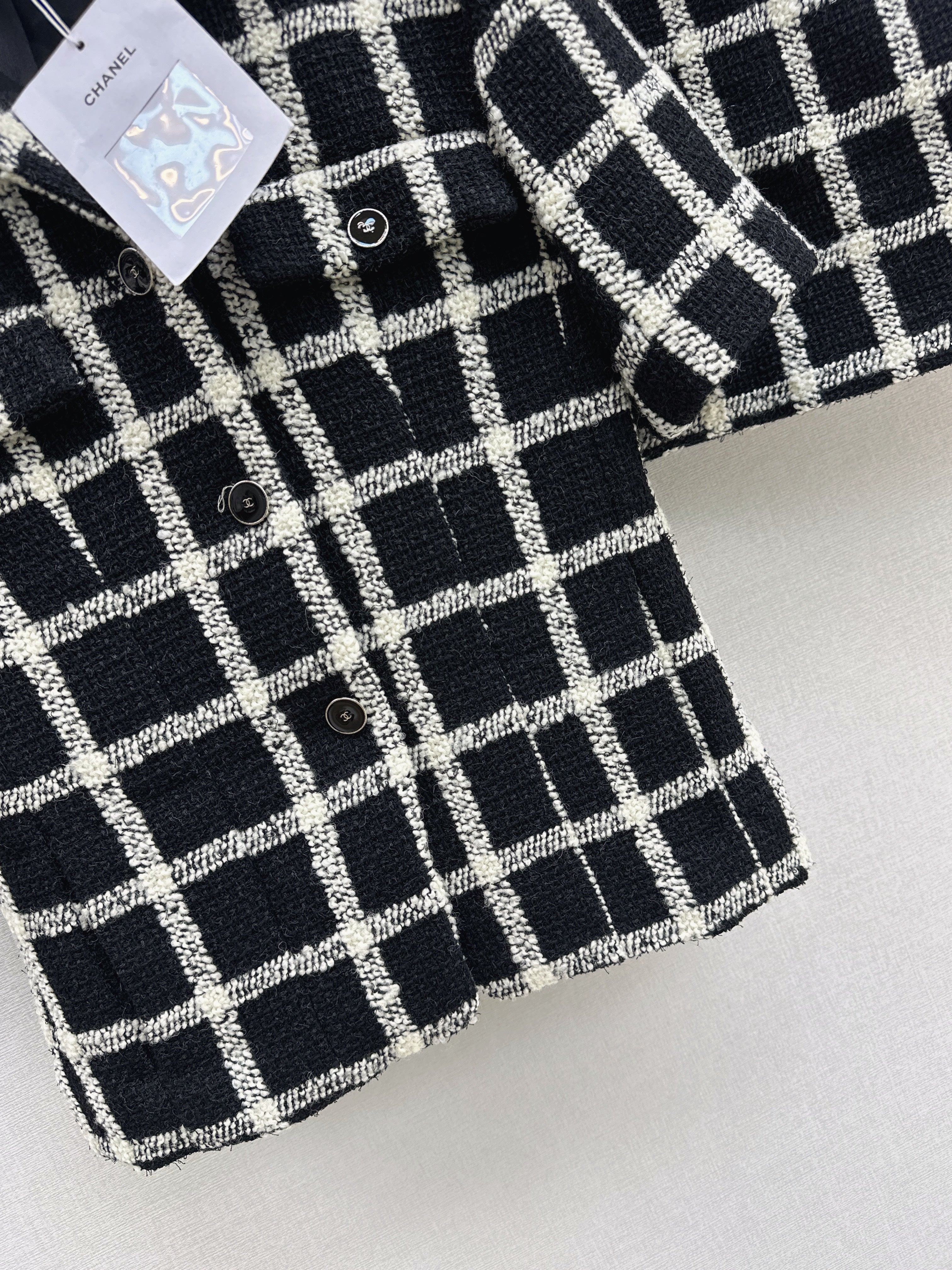 26SS — A luxurious and exquisite woven suit from the runway.