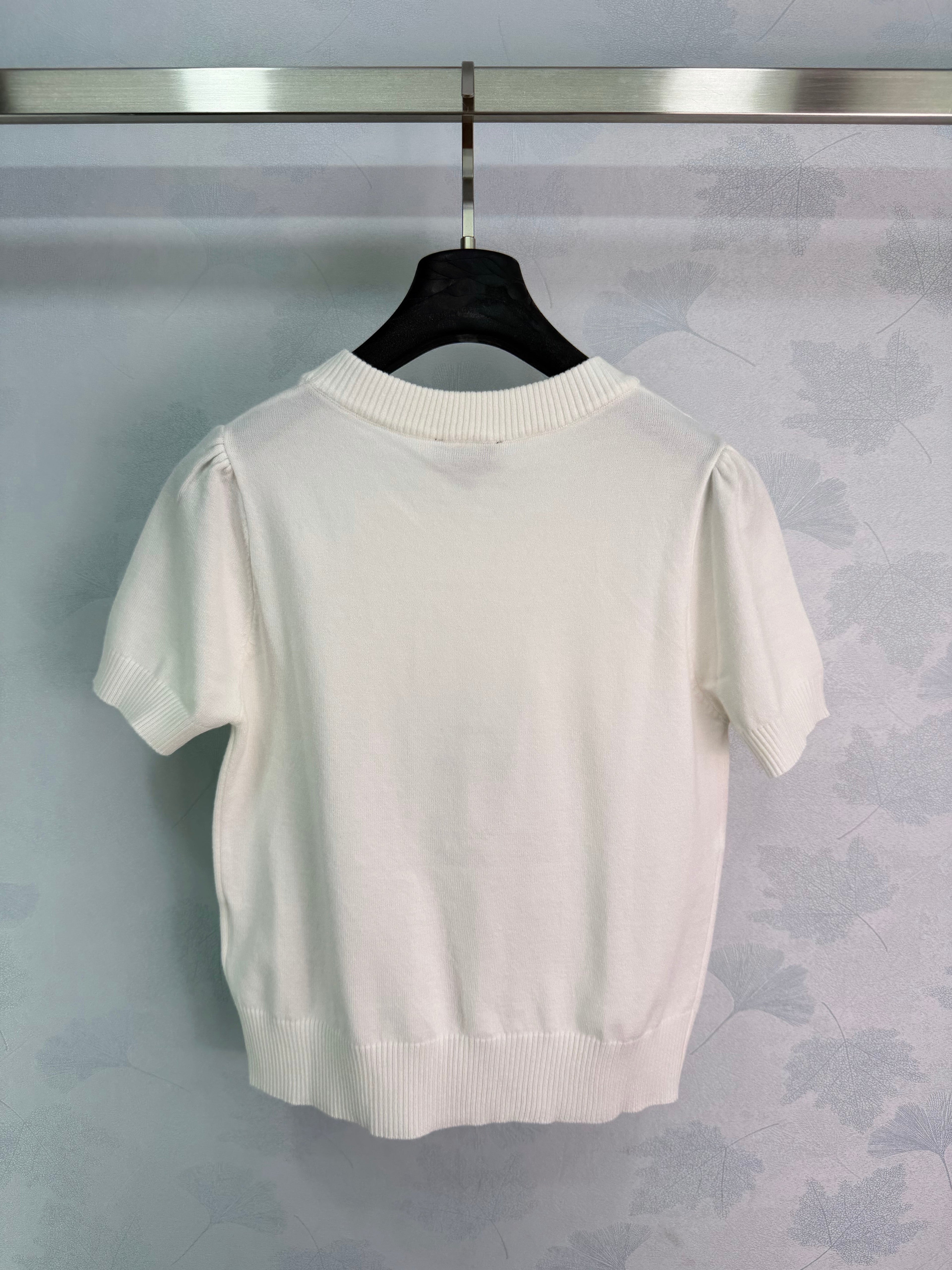 26  New Short-Sleeve Knit Top